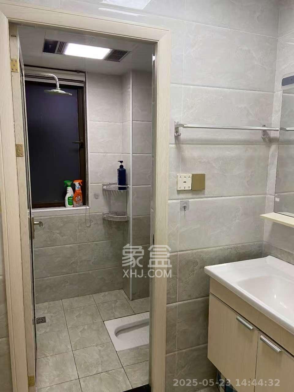 华润置地广场二期  4室2厅1卫   2400.00元/月室内图