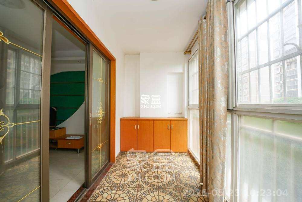 南郡雅园 3室2厅2卫 1500.0元/月 南郡雅园 3室2厅2卫 1500.0元/月室内图