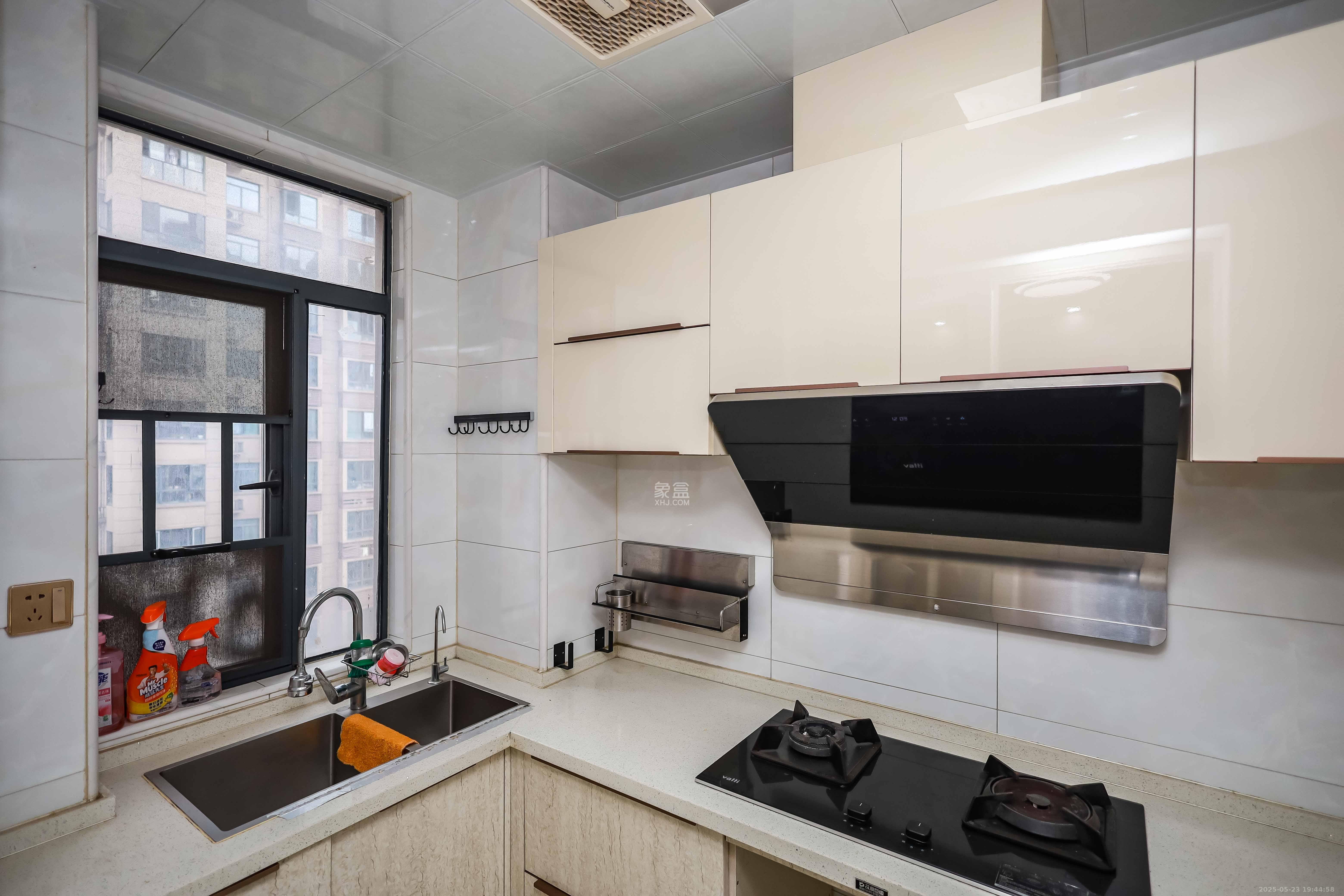 金鹰玖珑山 3室2厅1卫 88.8万 金鹰玖珑山 3室2厅1卫 88.8万厨房