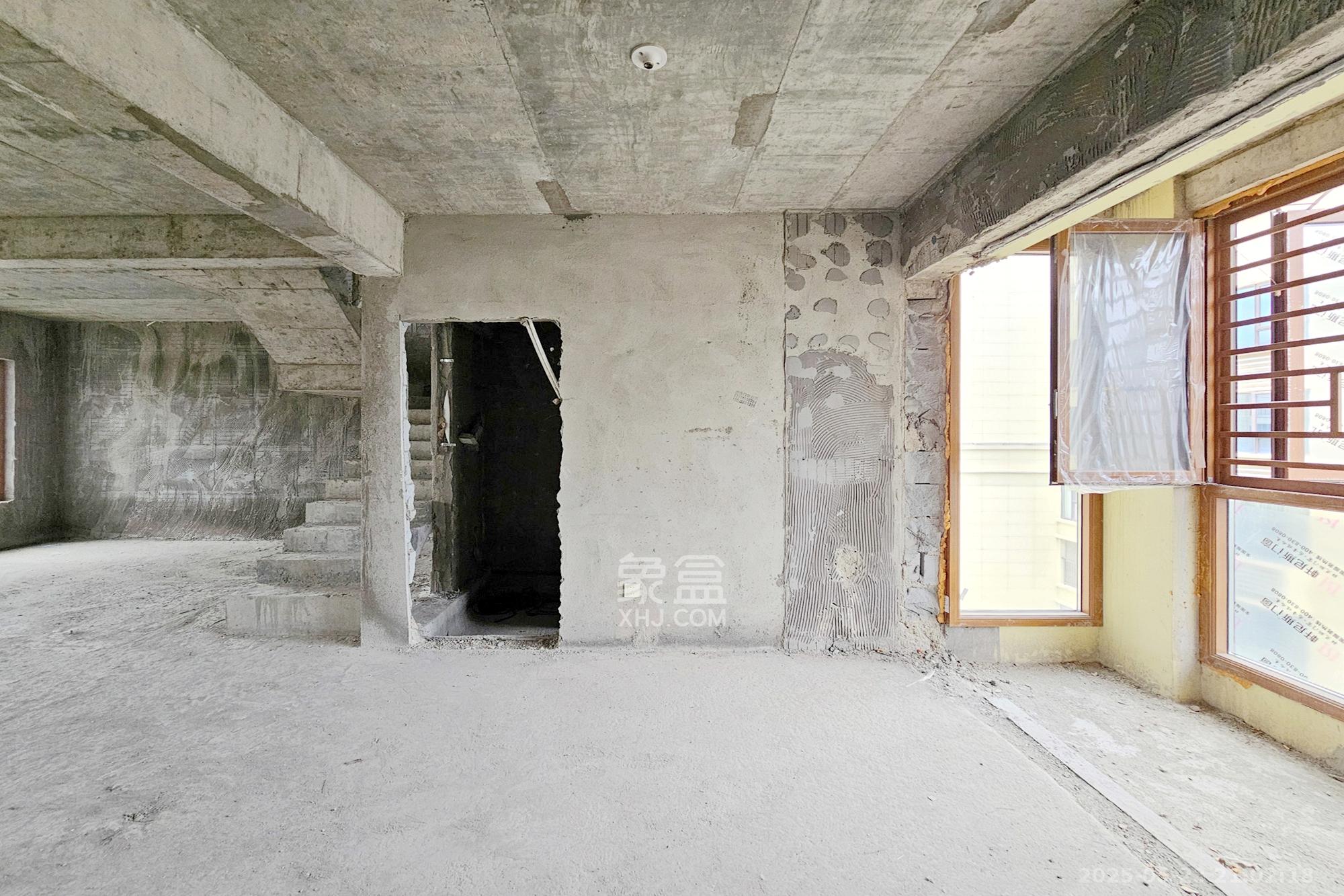 阳光城尚东湾蓝莓苑 4室2厅2卫 140.0万 阳光城尚东湾蓝莓苑 4室2厅2卫 140.0万客厅