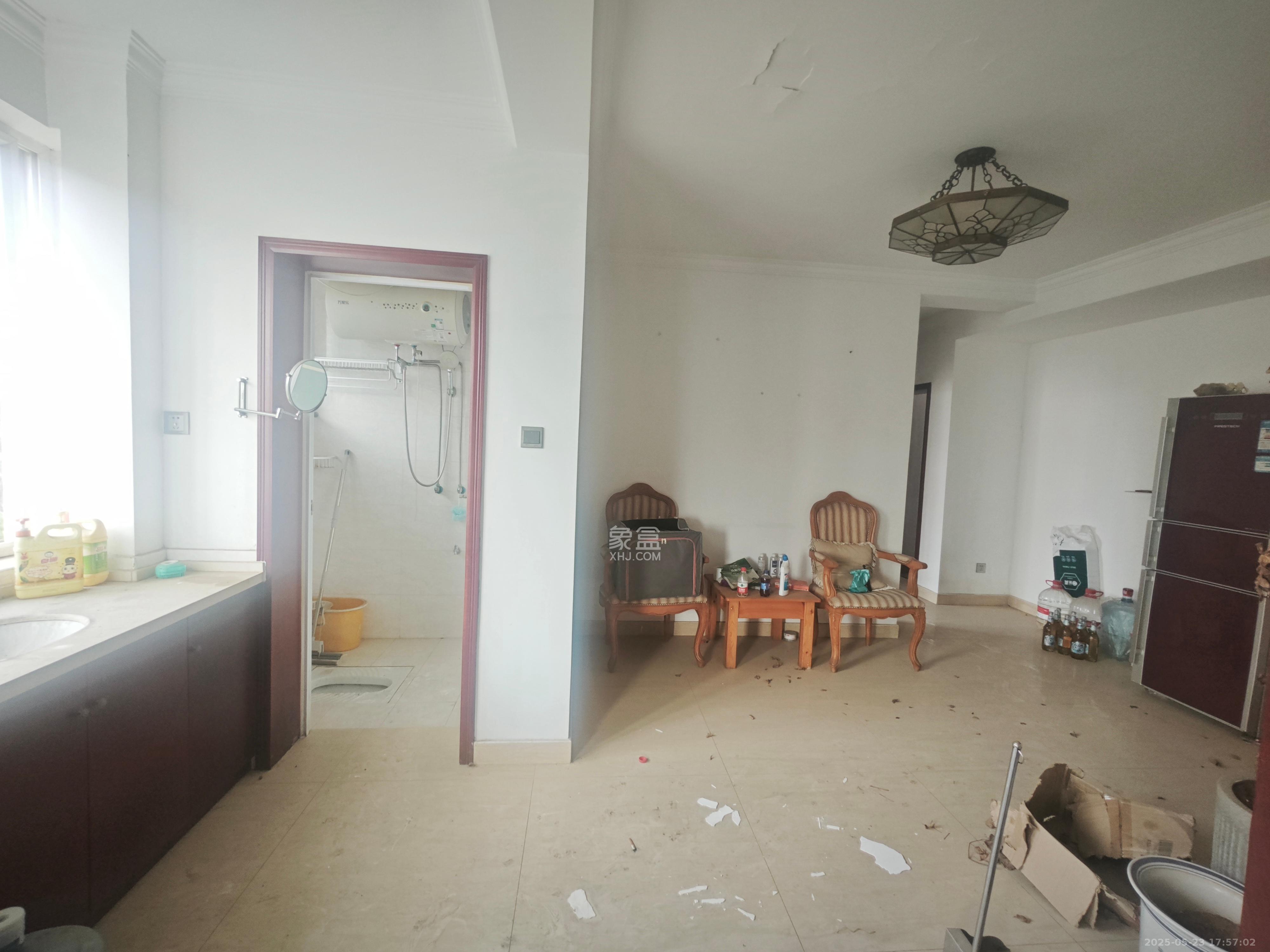 同升湖山庄  4室2厅3卫    2500.0元/月 同升湖山庄  4室2厅3卫    2500.0元/月