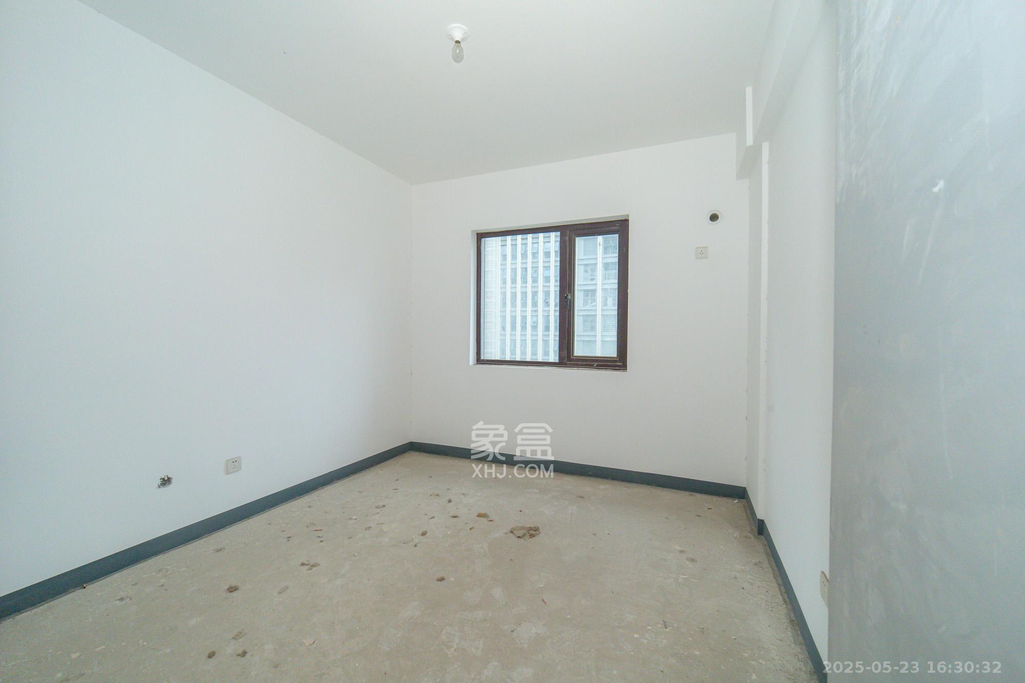 新长海广场 4室2厅2卫 114.0万 新长海广场 4室2厅2卫 114.0万卧室