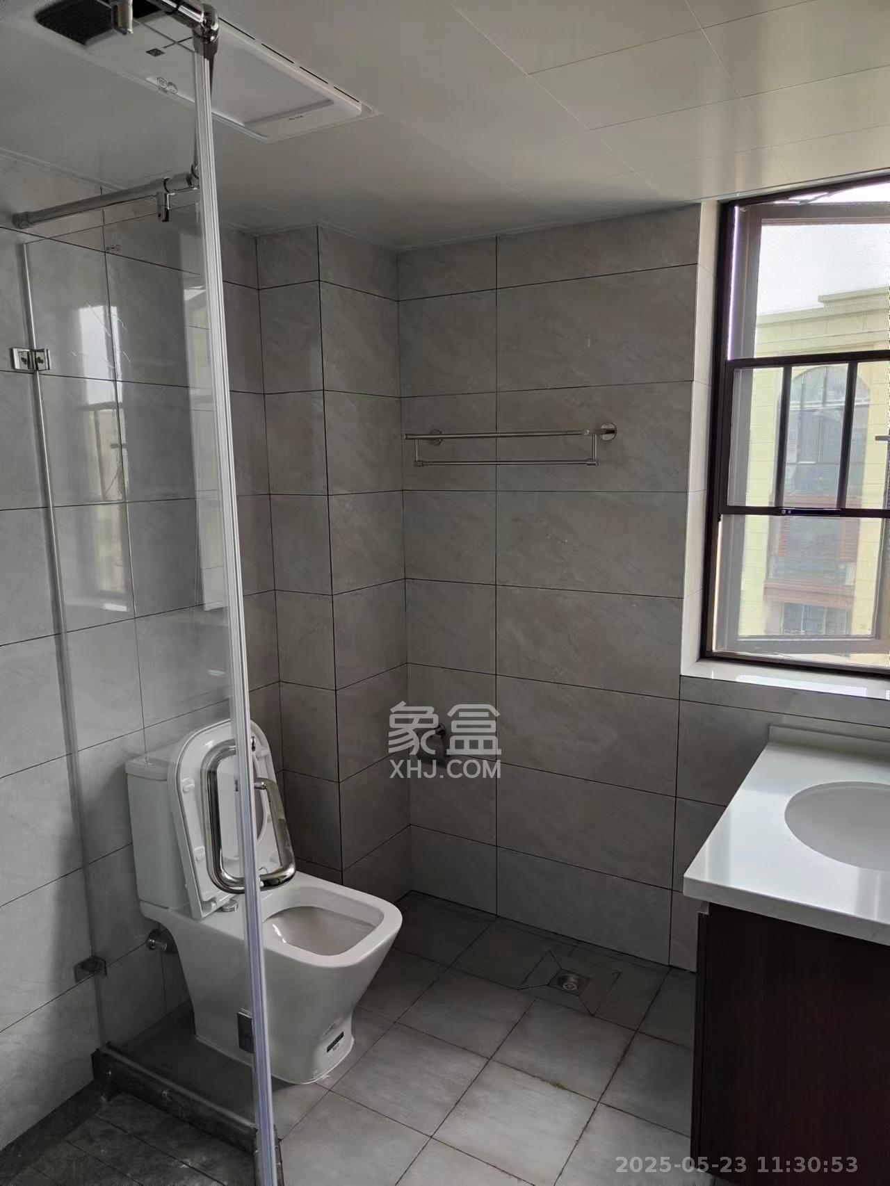 星城春晓  3室2厅2卫   2300.00元/月室内图