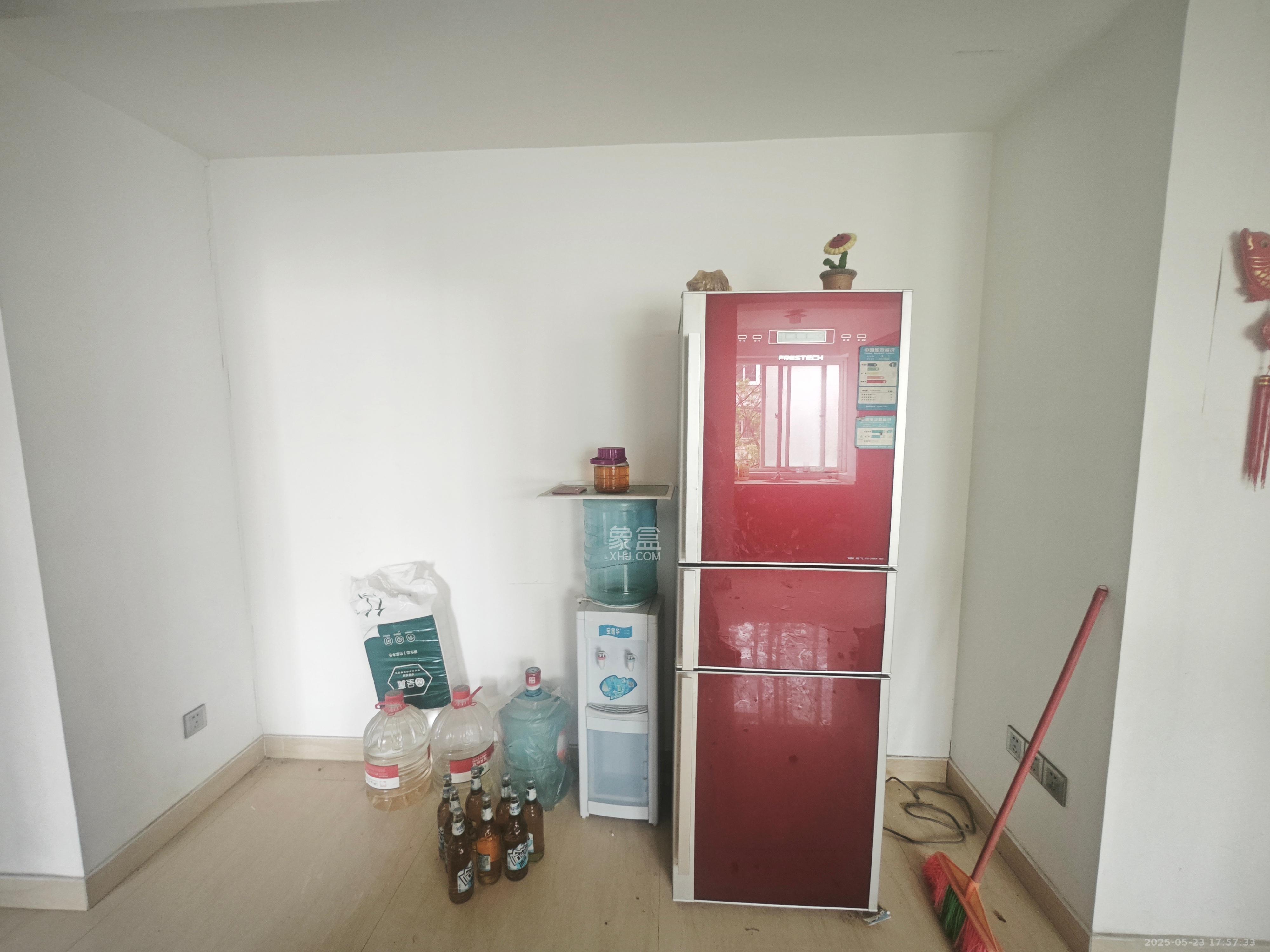 同升湖山庄 4室2厅3卫 2500.0元/月 同升湖山庄 4室2厅3卫 2500.0元/月室内图