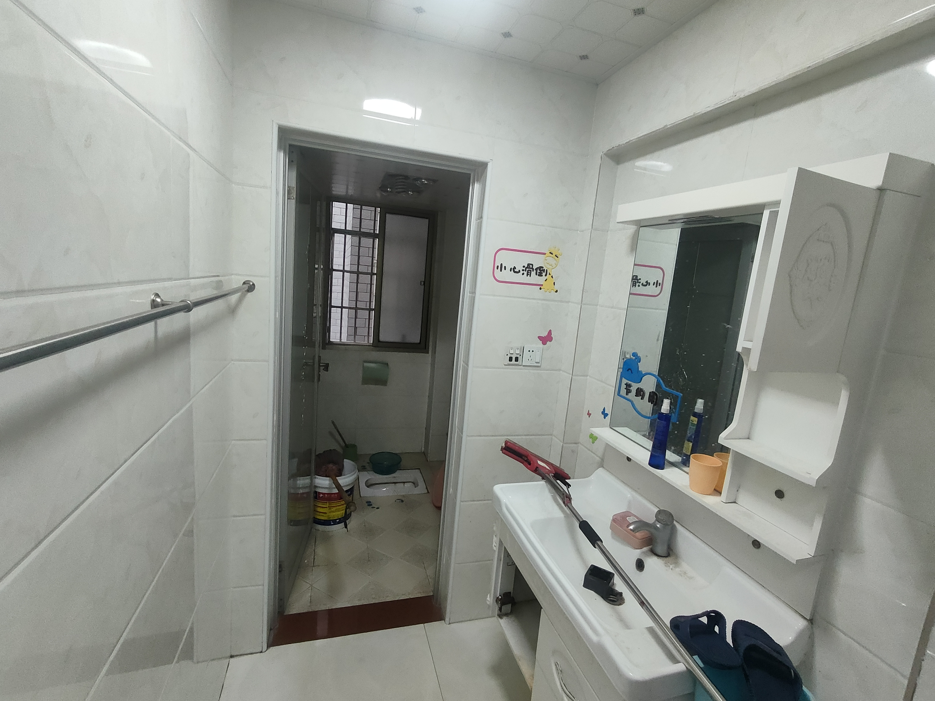 互助小区  3室2厅2卫   1500.00元/月室内图