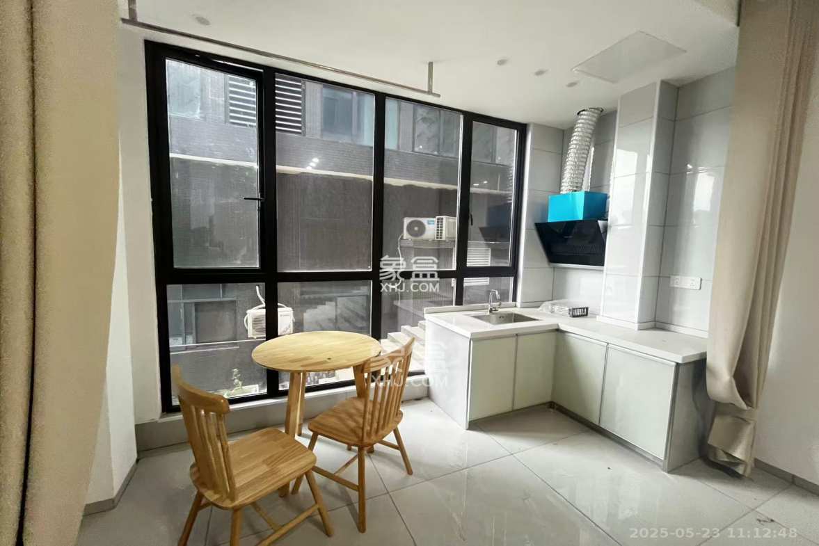 盘龙御康园 1室0厅1卫 1300.0元/月 盘龙御康园 1室0厅1卫 1300.0元/月室内图