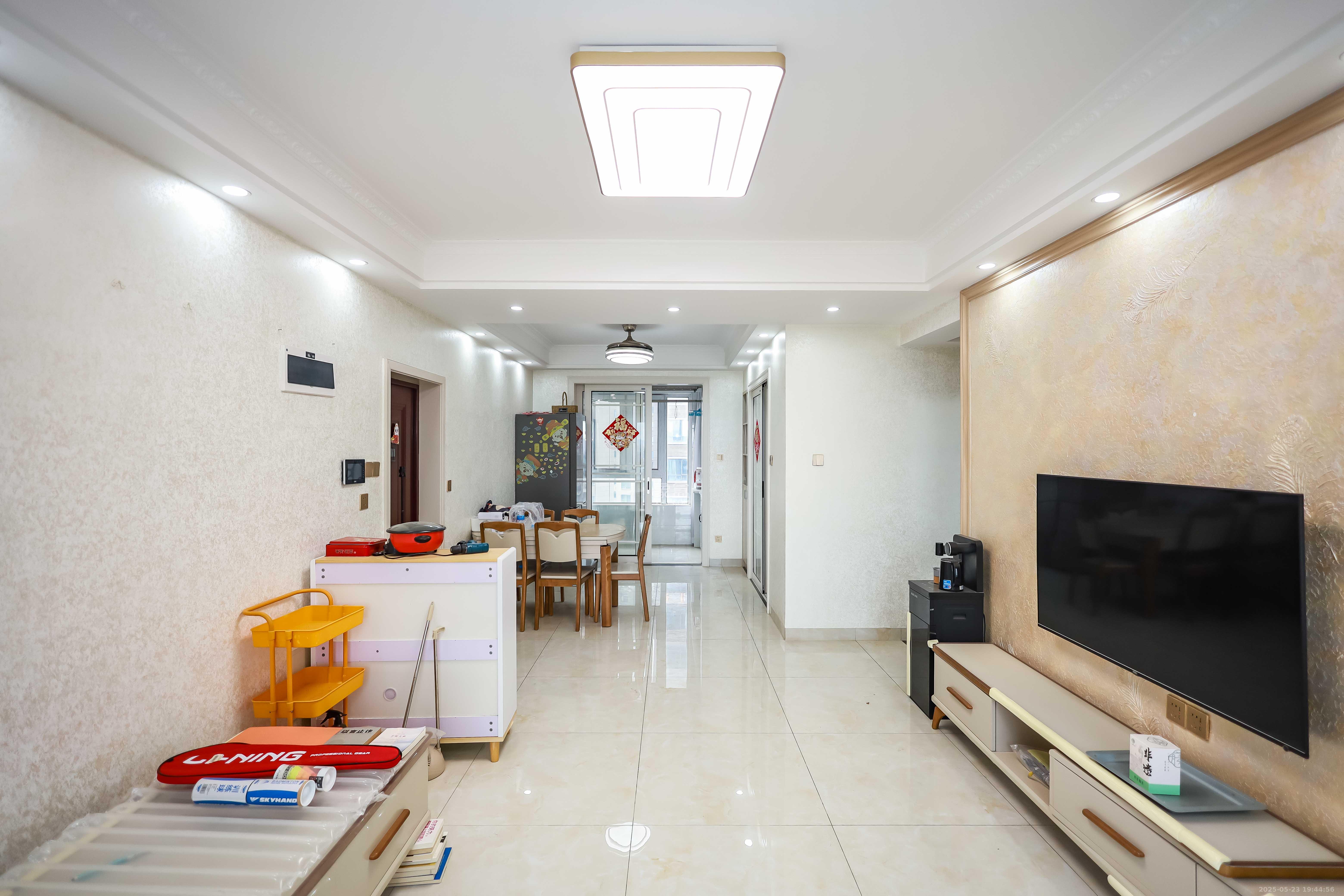 金鹰玖珑山 3室2厅1卫 88.8万 金鹰玖珑山 3室2厅1卫 88.8万客厅