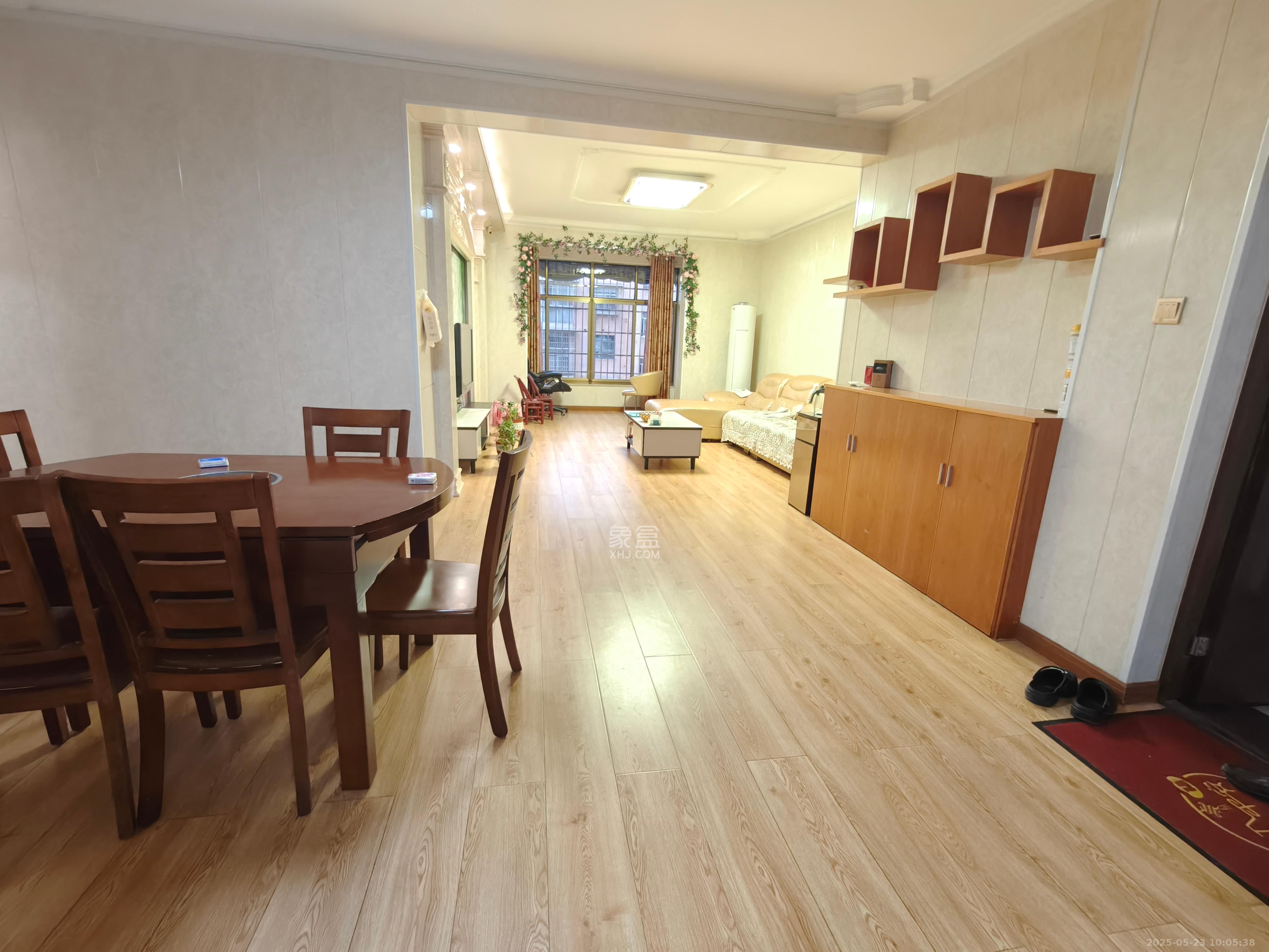 先锋新宇  3室2厅2卫   2500.00元/月室内图