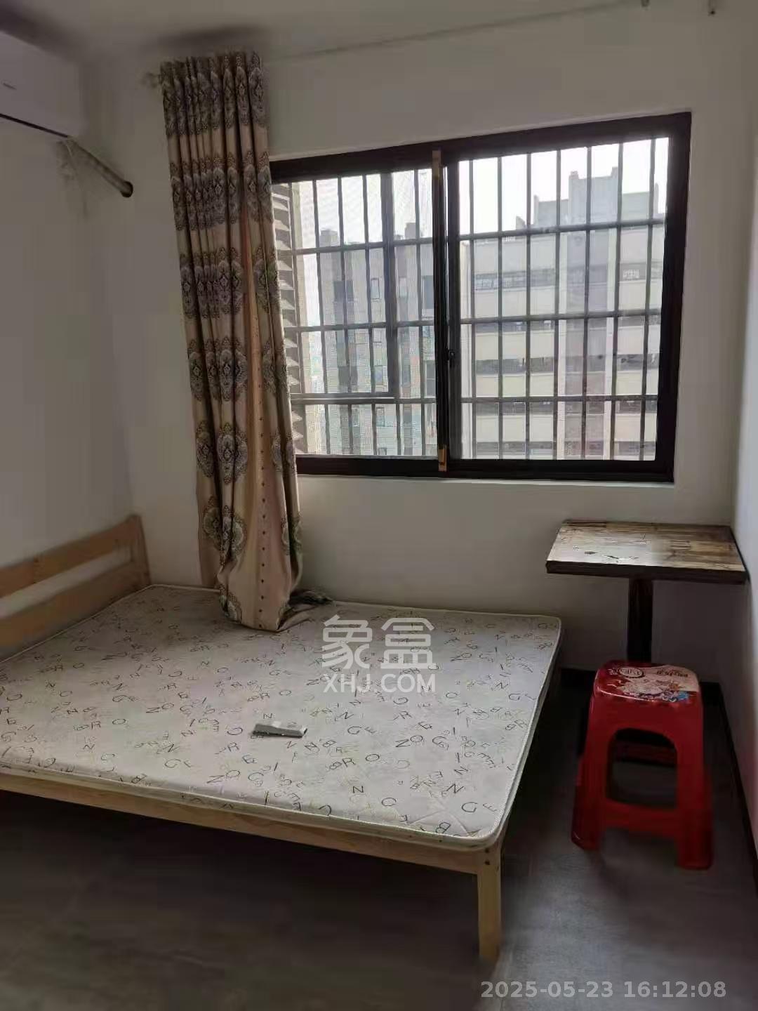 华润置地广场二期  4室1厅2卫   1900.00元/月室内图