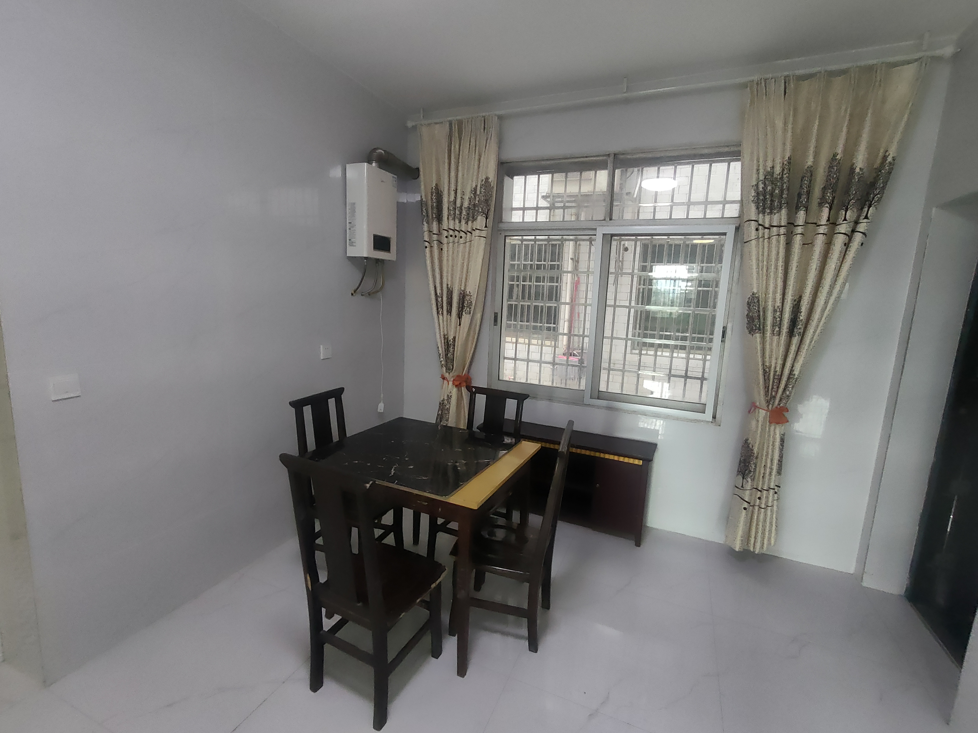 互助小区 3室2厅2卫 1500.0元/月 互助小区 3室2厅2卫 1500.0元/月室内图