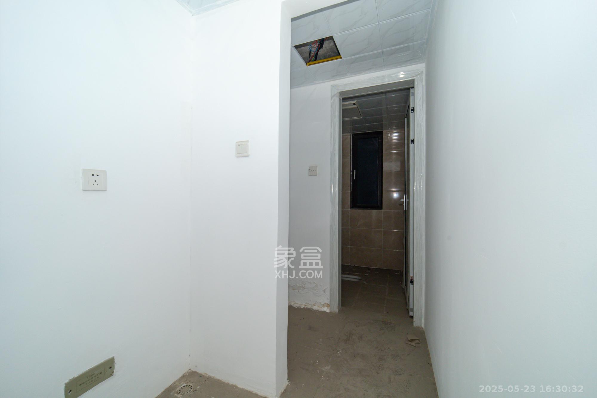 新长海广场 4室2厅2卫 114.0万 新长海广场 4室2厅2卫 114.0万卫生间