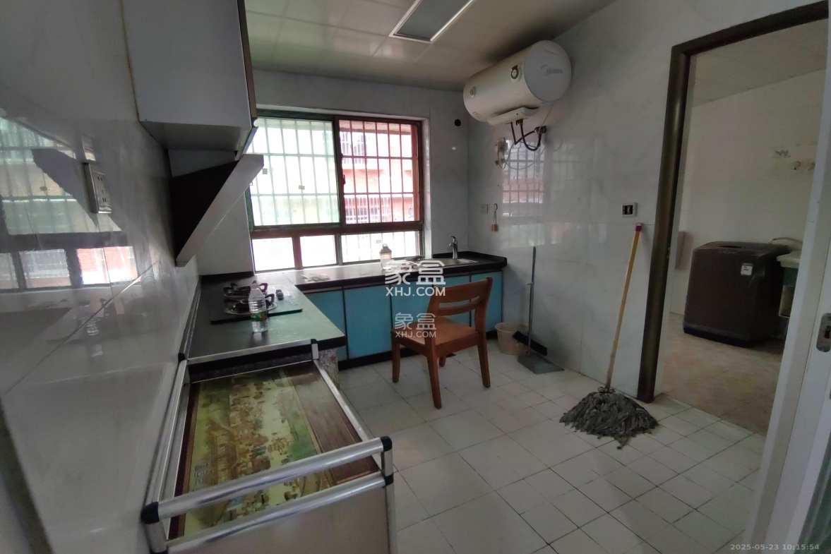 城西安置小区 3室2厅1卫 1100.0元/月 城西安置小区 3室2厅1卫 1100.0元/月室内图