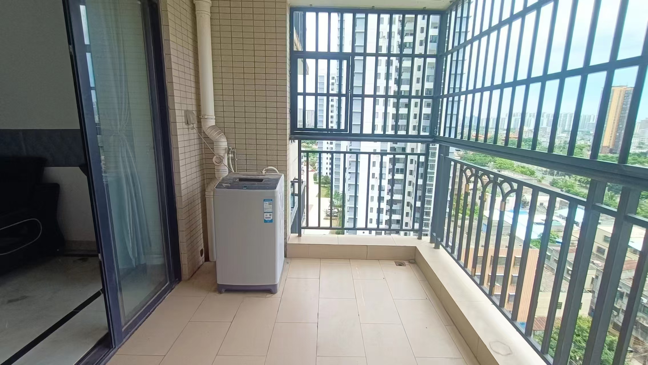 万景峰一期  4室2厅2卫    2600.0元/月室内图