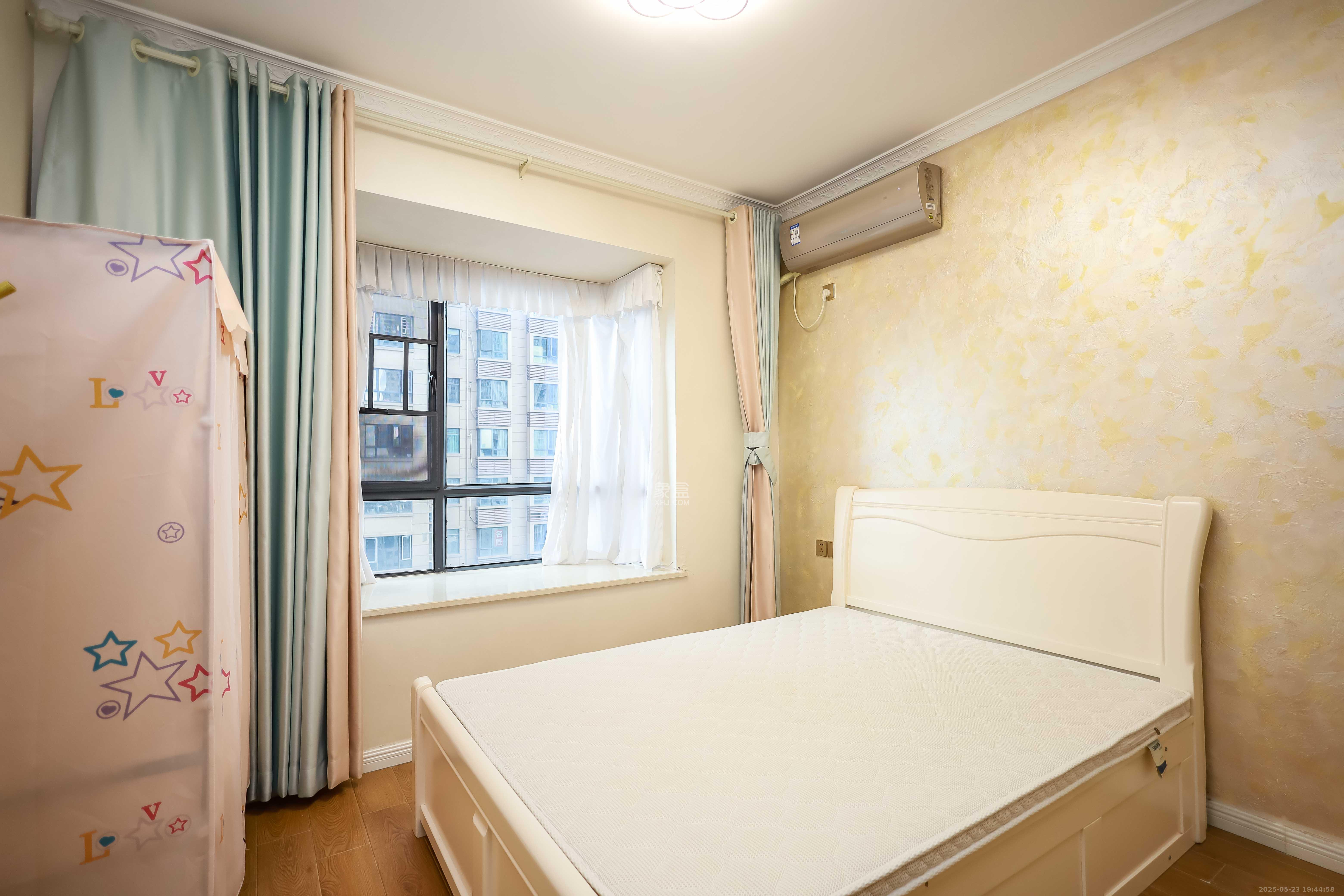 金鹰玖珑山 3室2厅1卫 88.8万 金鹰玖珑山 3室2厅1卫 88.8万卧室