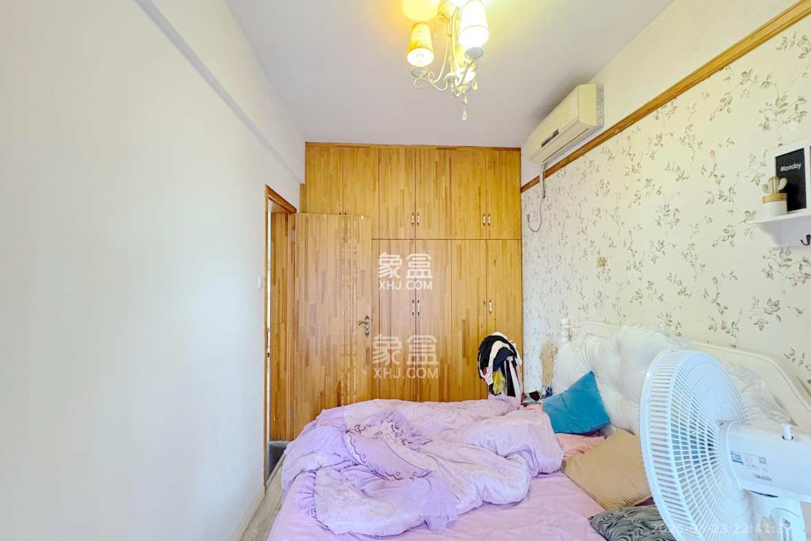 君临国际  2室2厅1卫    115.0万 君临国际  2室2厅1卫    115.0万卧室