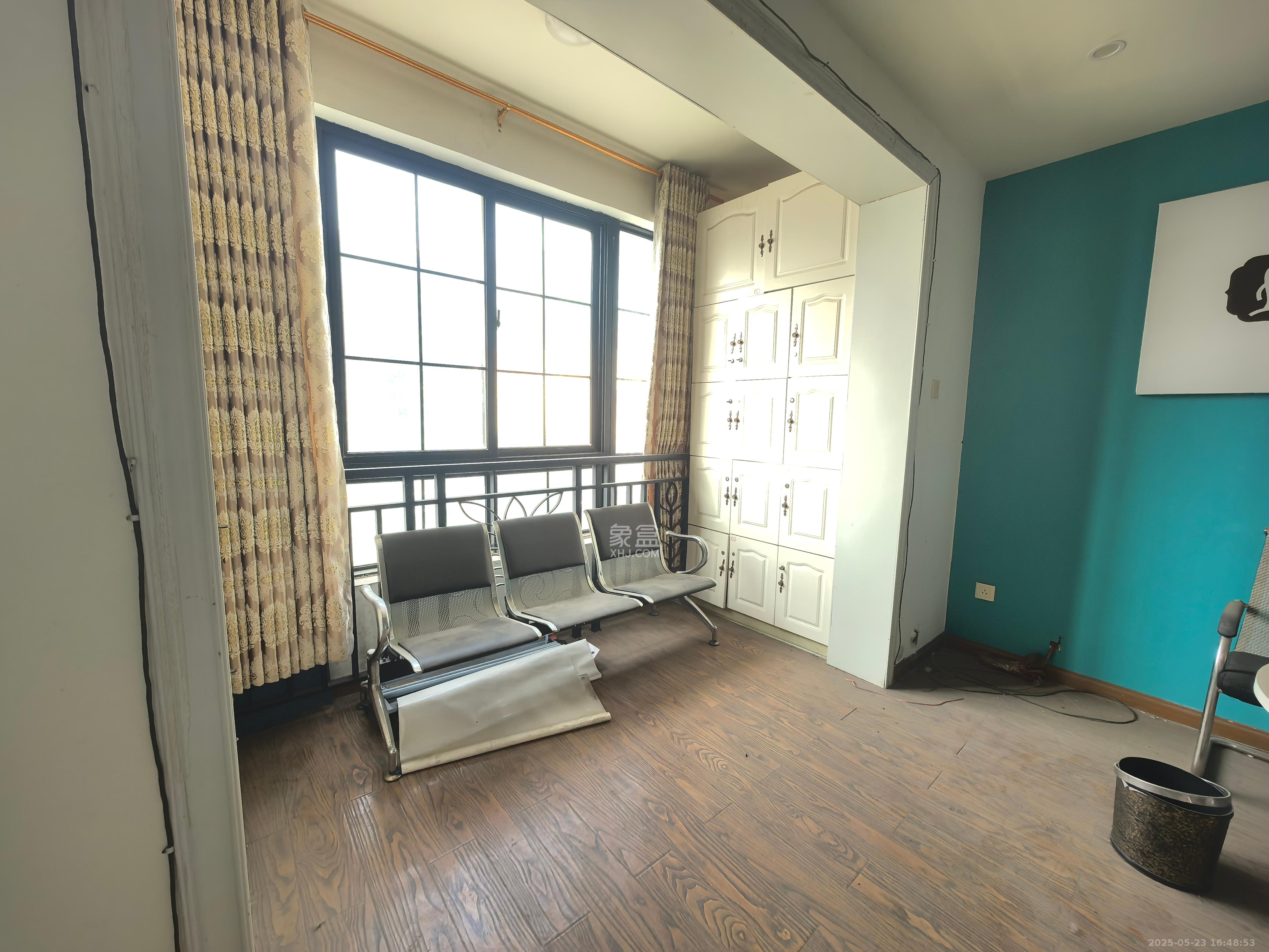 沁园春御院 3室1厅1卫 3300.00元/月 沁园春御院 3室1厅1卫 3300.00元/月室内图