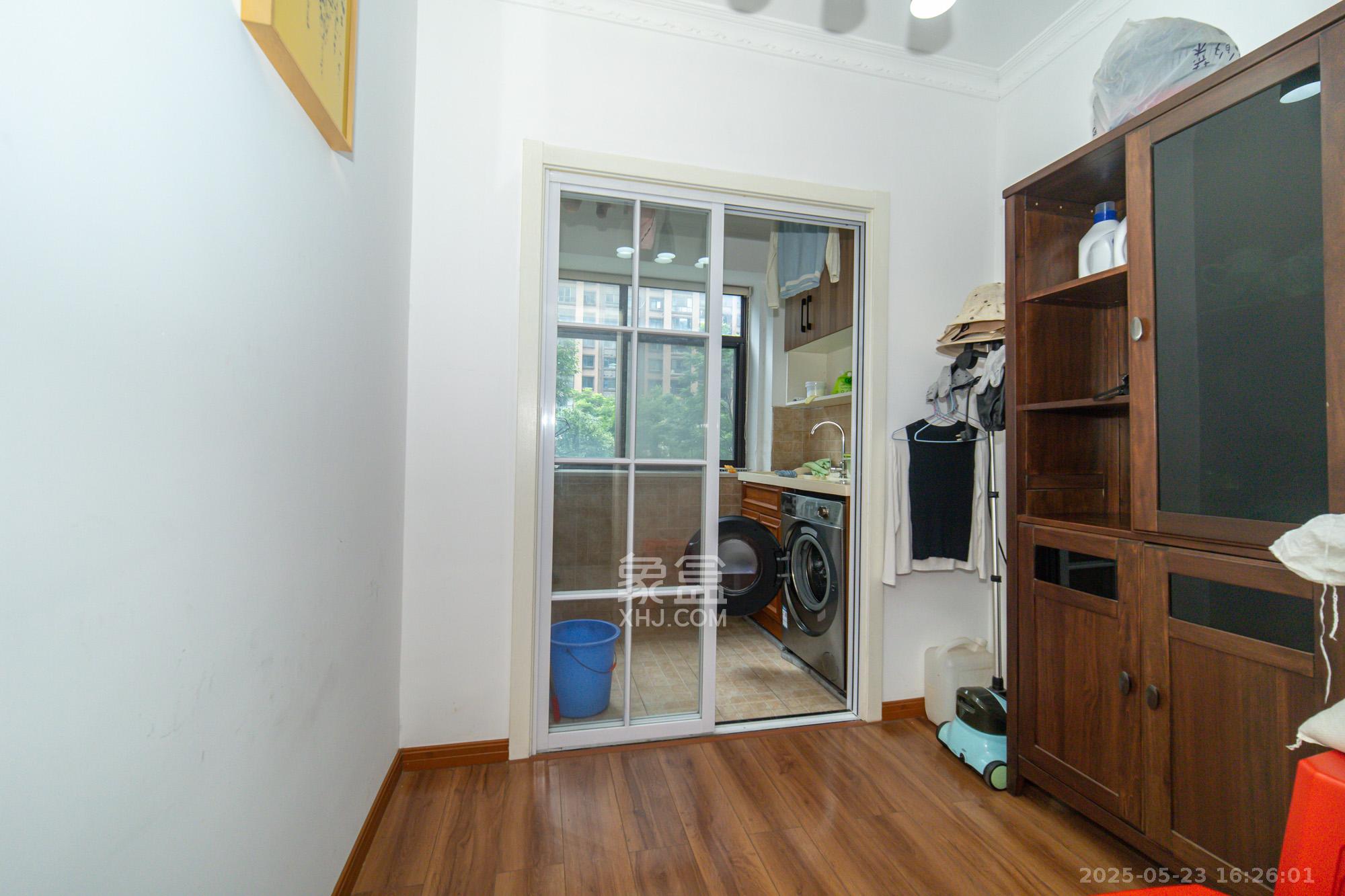 未来漫城 4室2厅1卫 98.0万 未来漫城 4室2厅1卫 98.0万卧室