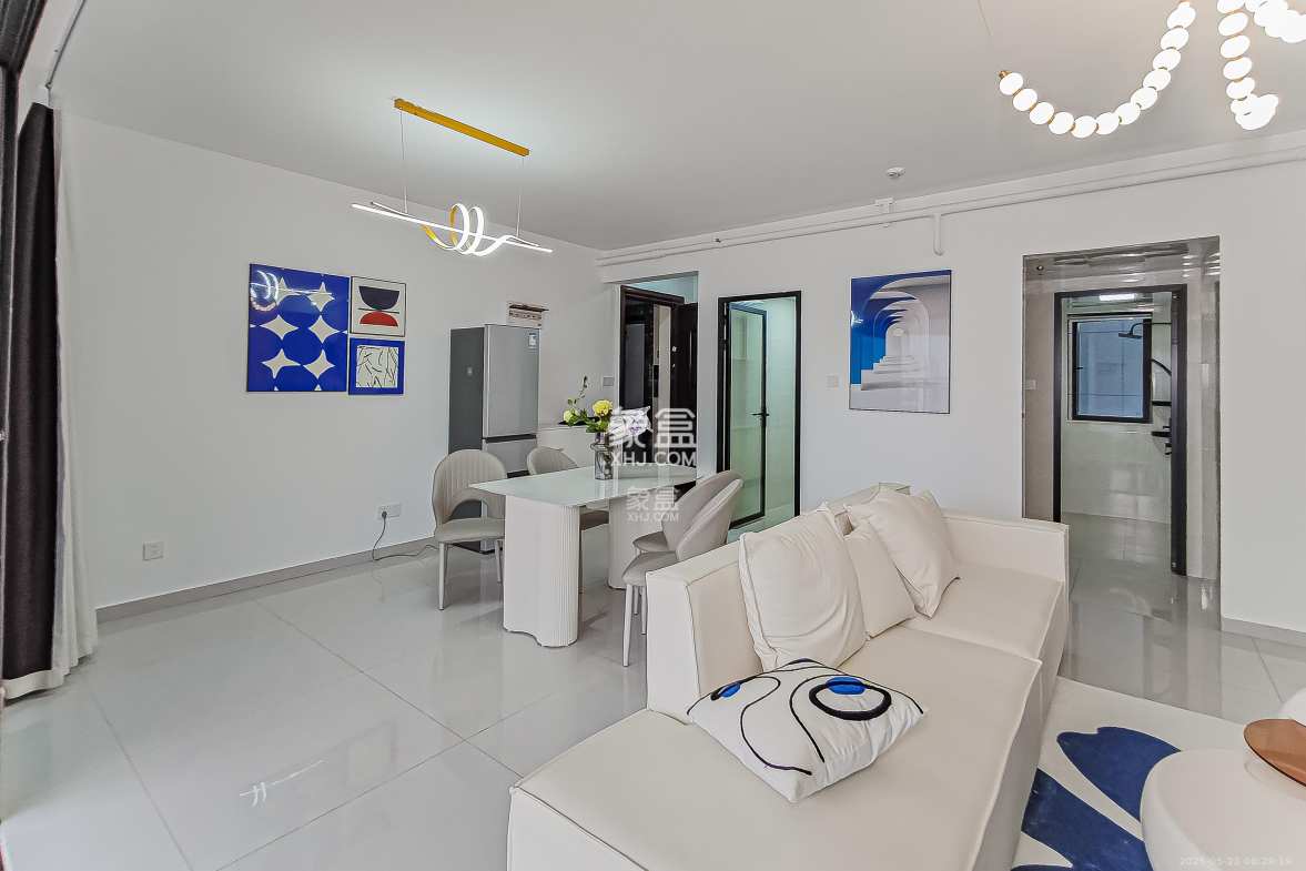 阳光城尚东湾悦江府 3室2厅2卫 116.0万 阳光城尚东湾悦江府 3室2厅2卫 116.0万客厅