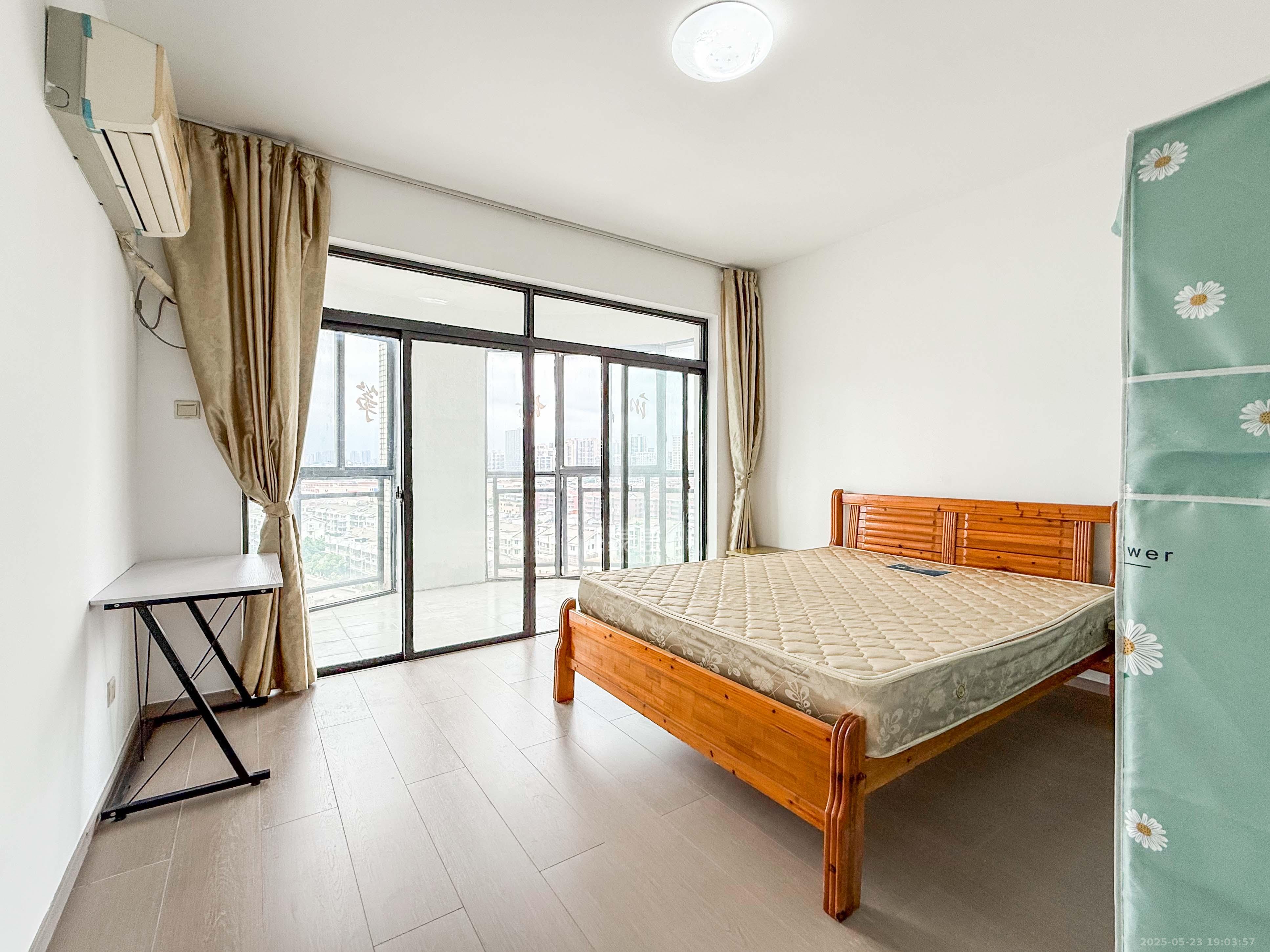 海林馨香雅苑 2室2厅1卫 72.0万 海林馨香雅苑 2室2厅1卫 72.0万卧室