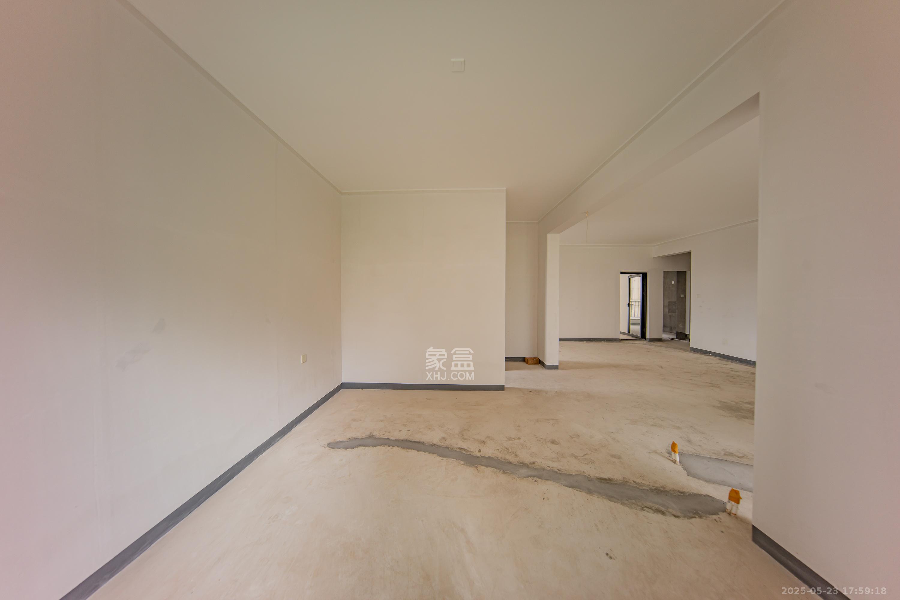 建投象山国际  4室2厅2卫   150.00万卧室