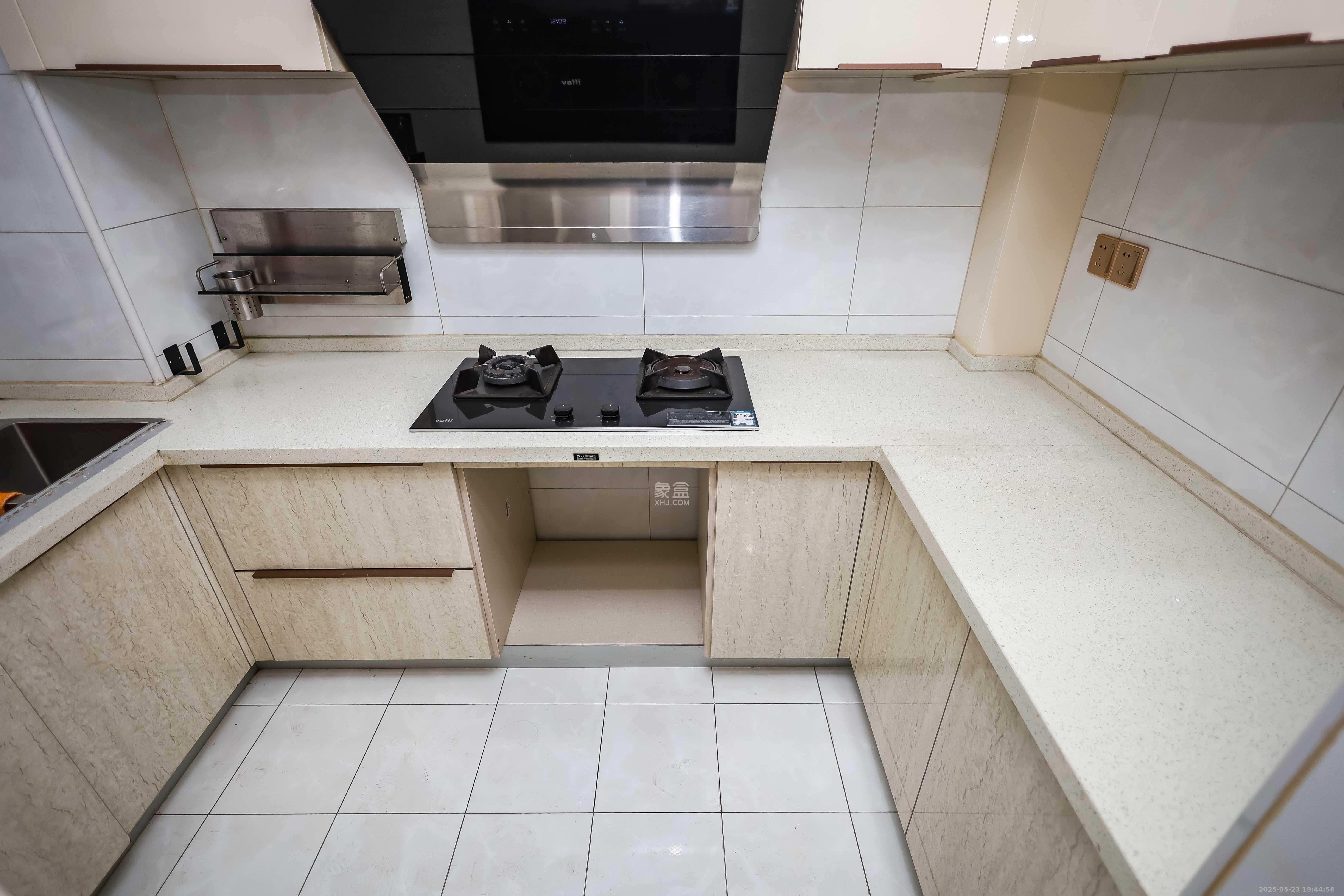 金鹰玖珑山 3室2厅1卫 88.8万 金鹰玖珑山 3室2厅1卫 88.8万厨房