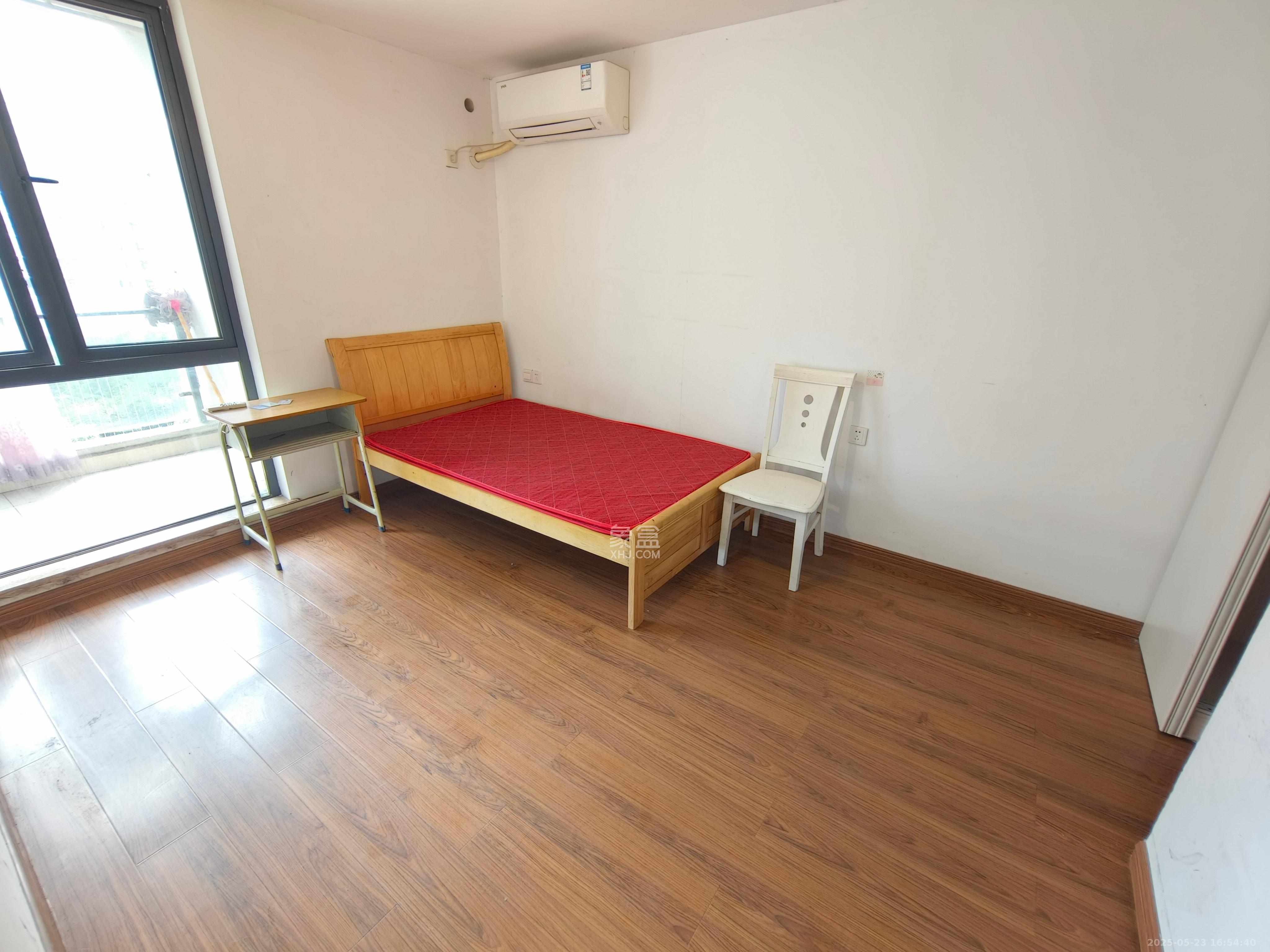 阳光100三期  4室2厅2卫   2600.00元/月室内图