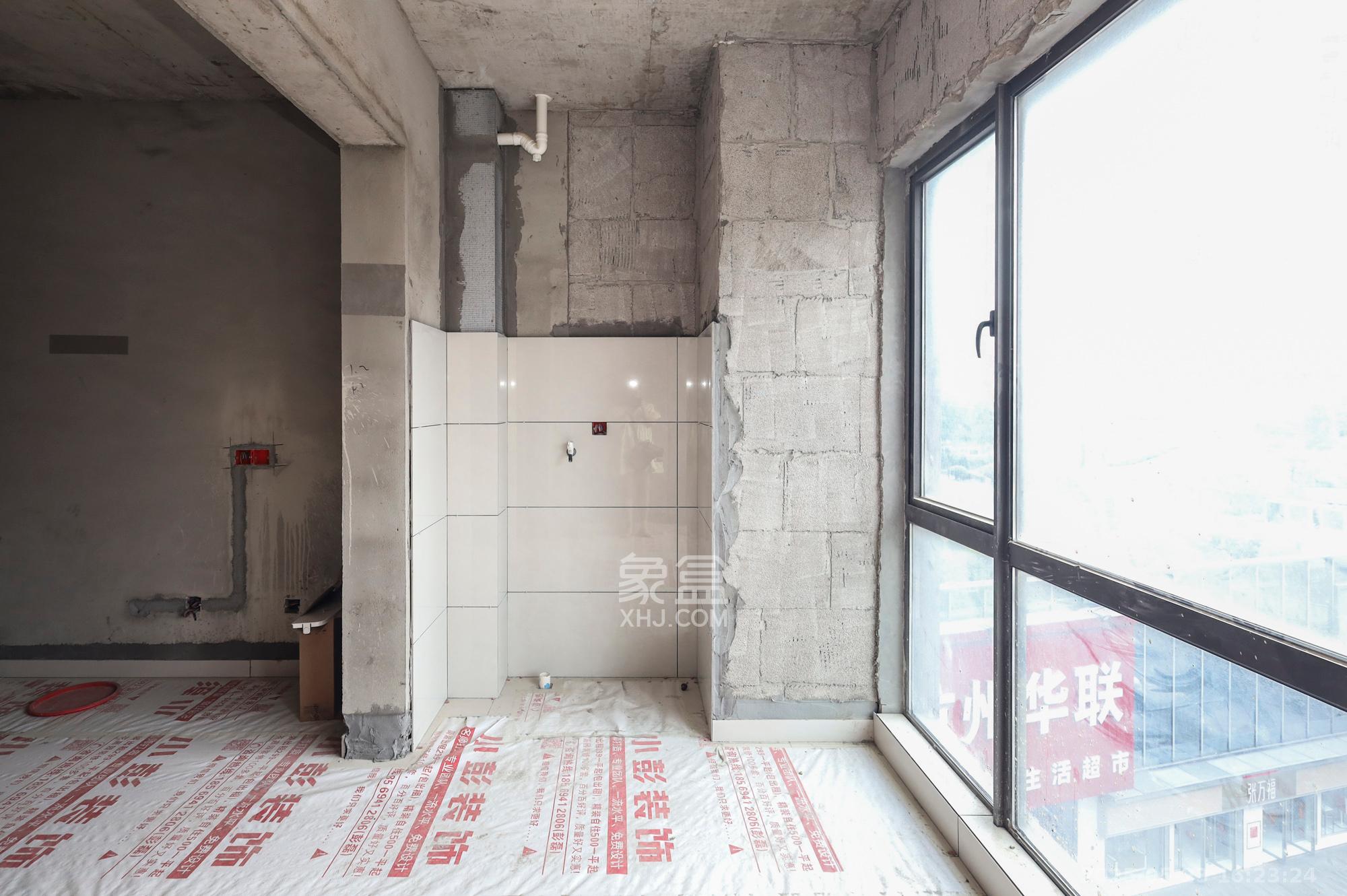 美来美城市广场  3室2厅2卫   55.00万阳台