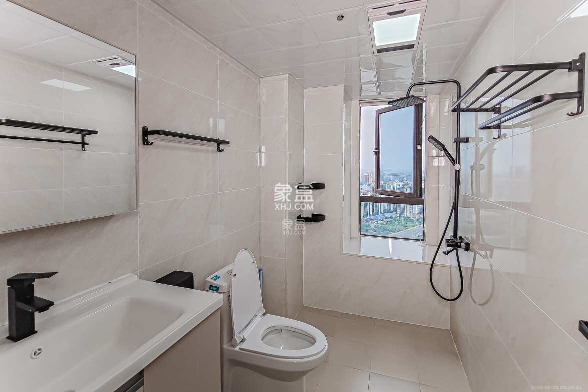 阳光城尚东湾悦江府 3室2厅2卫 116.0万 阳光城尚东湾悦江府 3室2厅2卫 116.0万卫生间