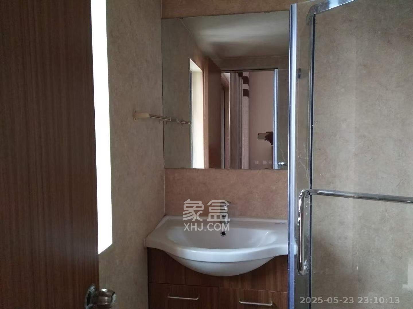 麓谷小镇  3室2厅2卫   2700.00元/月室内图