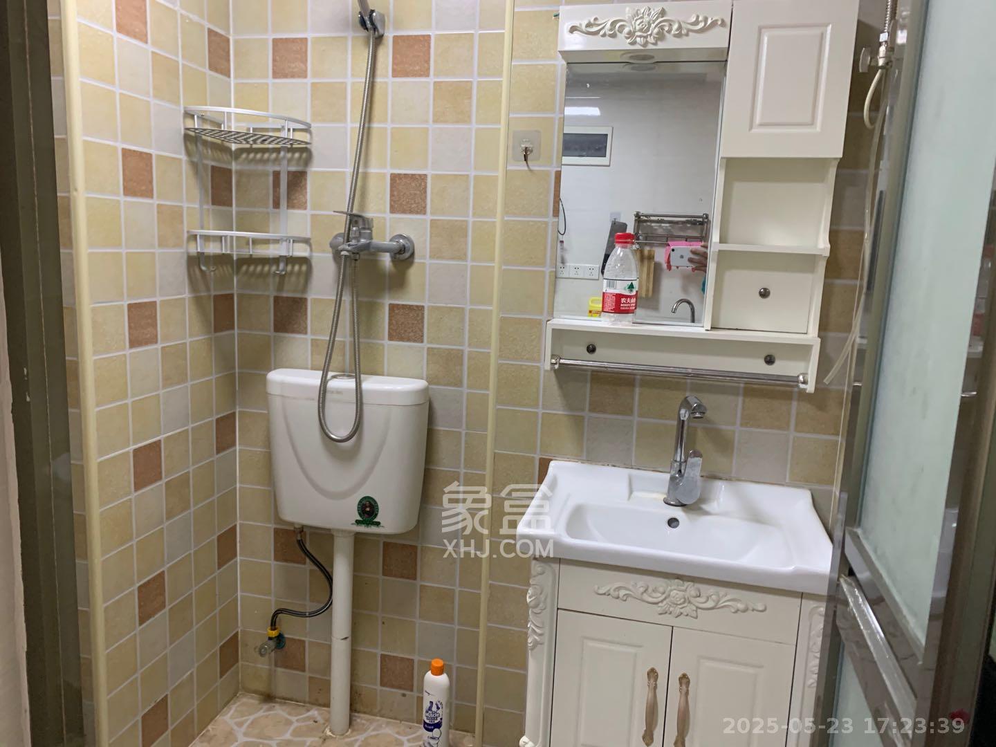 中建芙蓉工社 1室1厅1卫 1050.0元/月 中建芙蓉工社 1室1厅1卫 1050.0元/月室内图