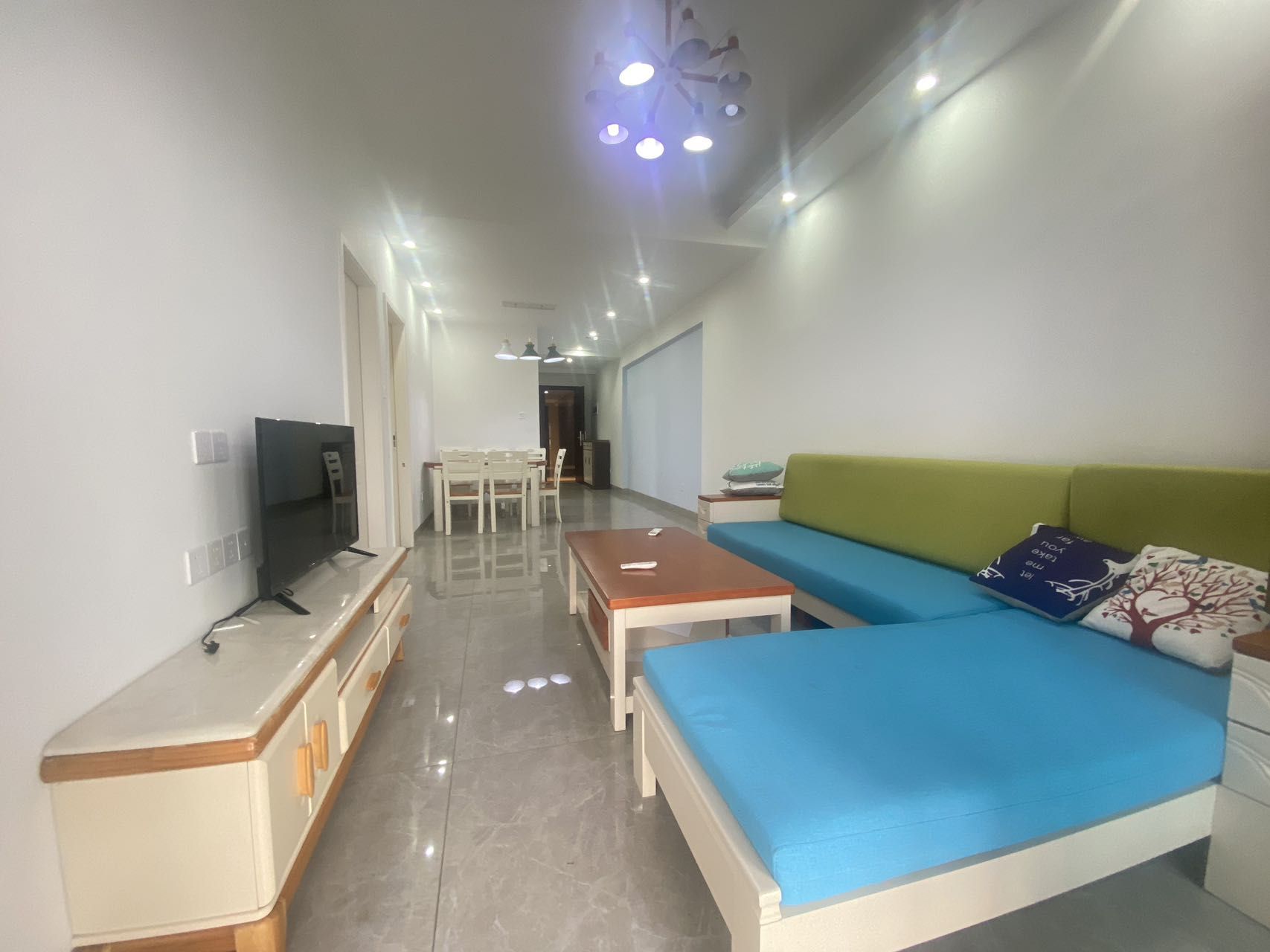 华润中心 2室1厅1卫 4500.0元/月 华润中心 2室1厅1卫 4500.0元/月室内图