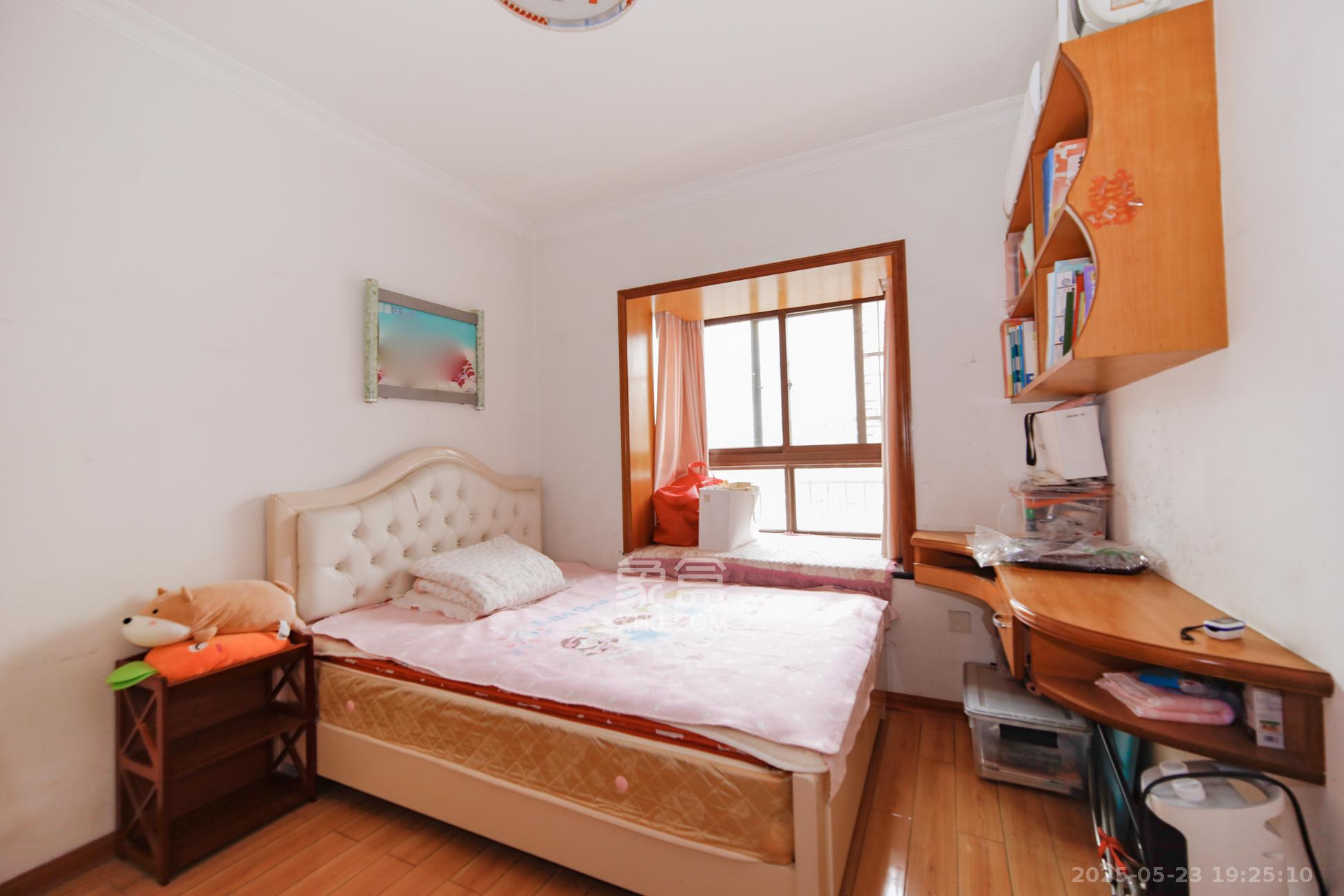 鑫天山水洲城 2室2厅2卫 72.0万 鑫天山水洲城 2室2厅2卫 72.0万卧室