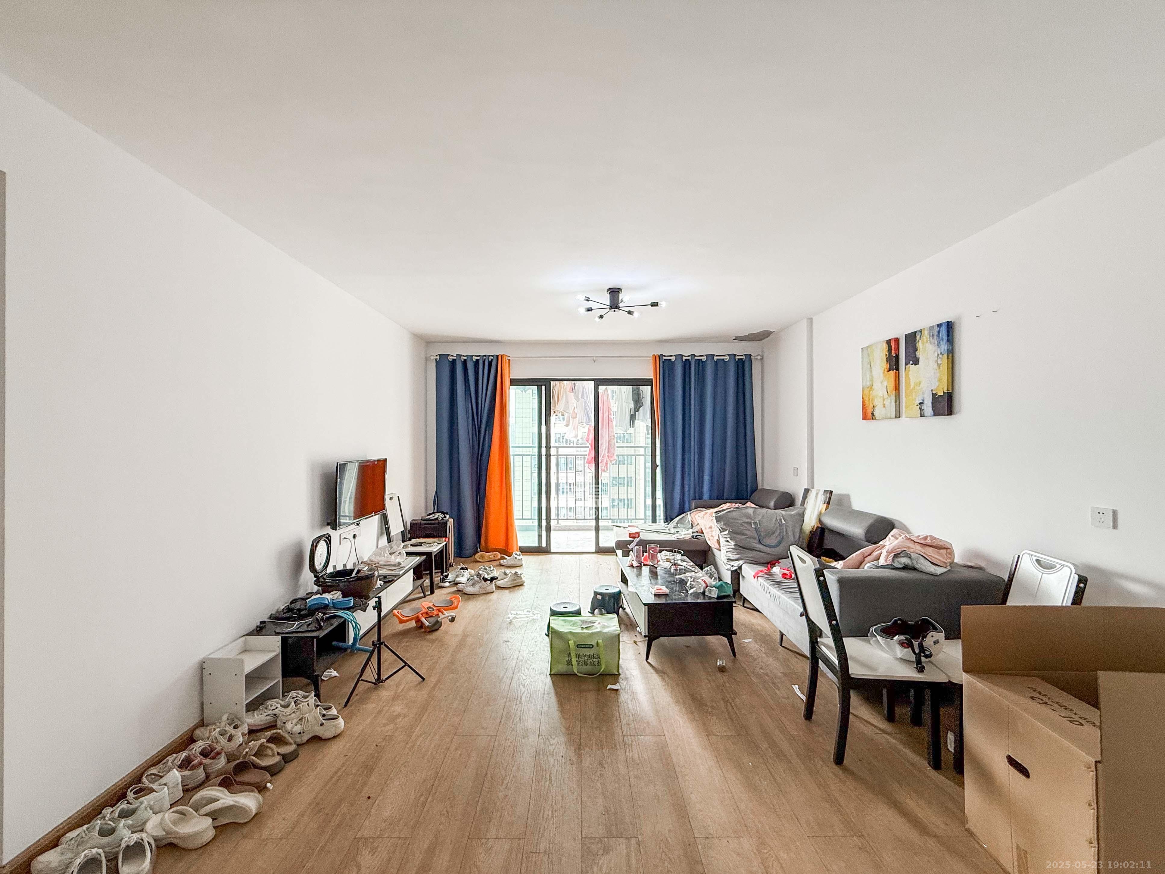 梦想枫林湾 4室2厅2卫 156.8万 梦想枫林湾 4室2厅2卫 156.8万客厅