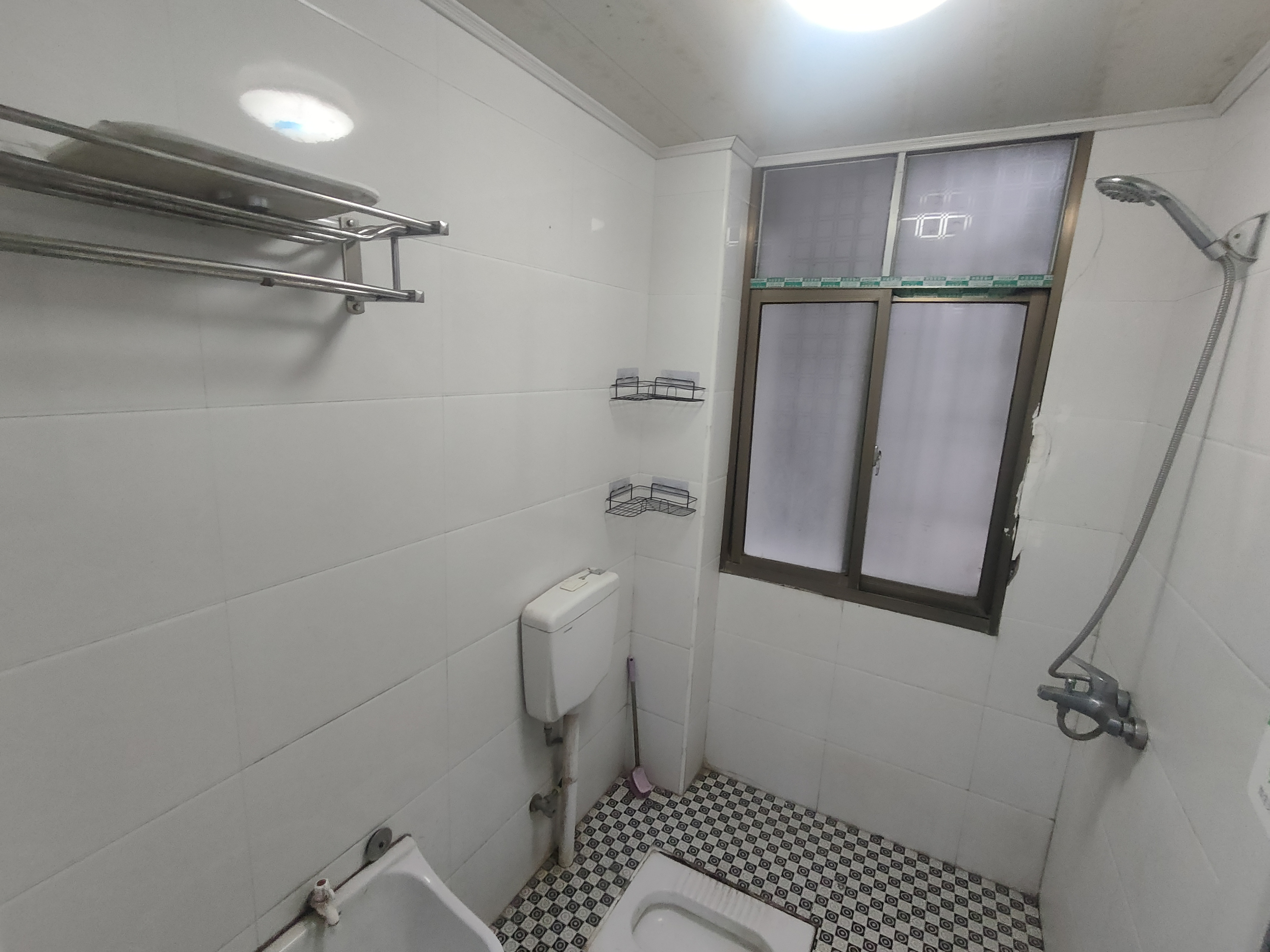 互助小区 3室2厅2卫 1500.0元/月 互助小区 3室2厅2卫 1500.0元/月室内图