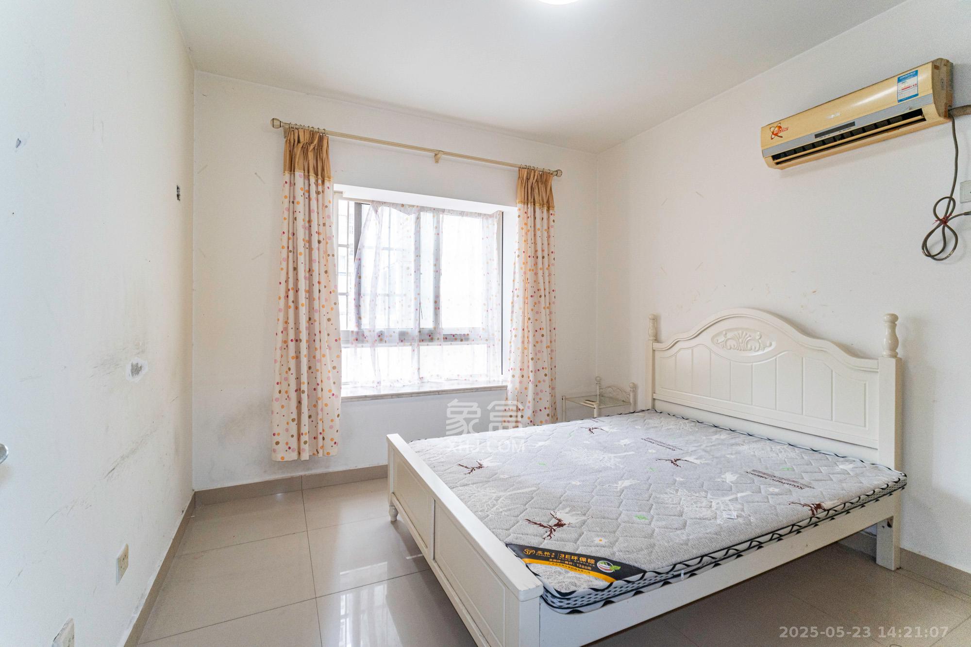 晶华美地  2室2厅1卫    45.0万卧室