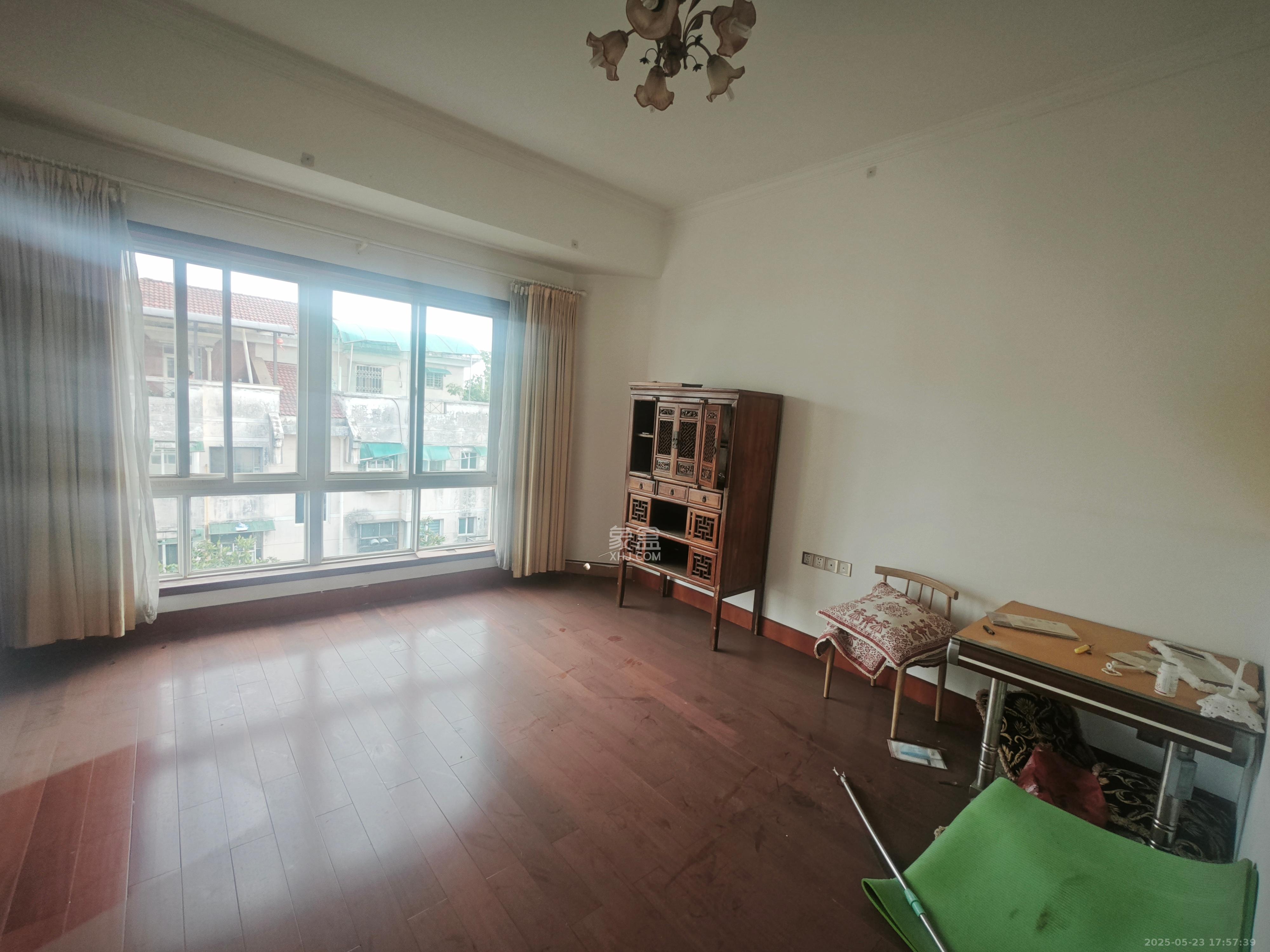 同升湖山庄 4室2厅3卫 2500.0元/月 同升湖山庄 4室2厅3卫 2500.0元/月室内图