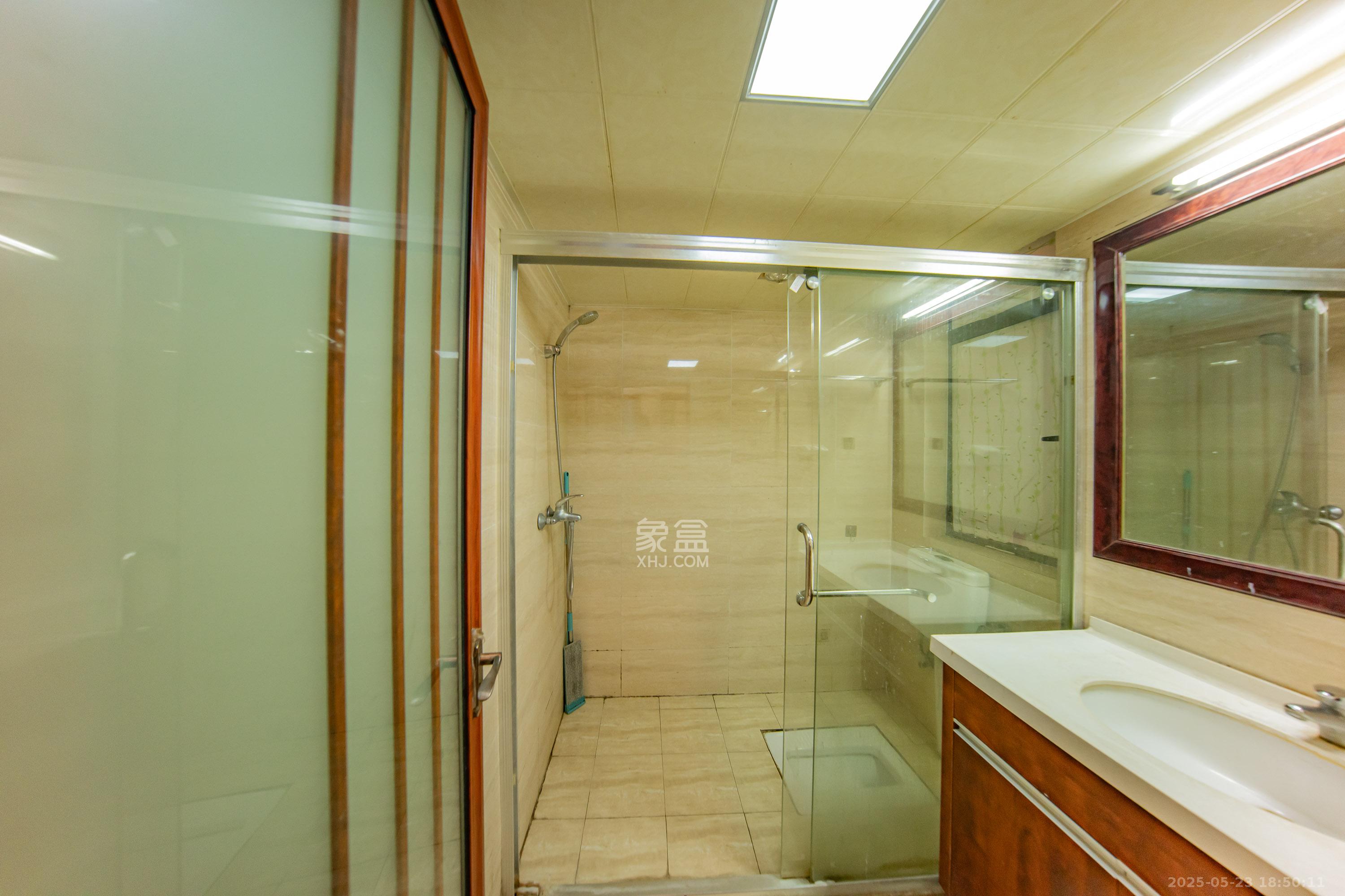 江山帝景哈佛 3室2厅2卫 90.0万 江山帝景哈佛 3室2厅2卫 90.0万卫生间