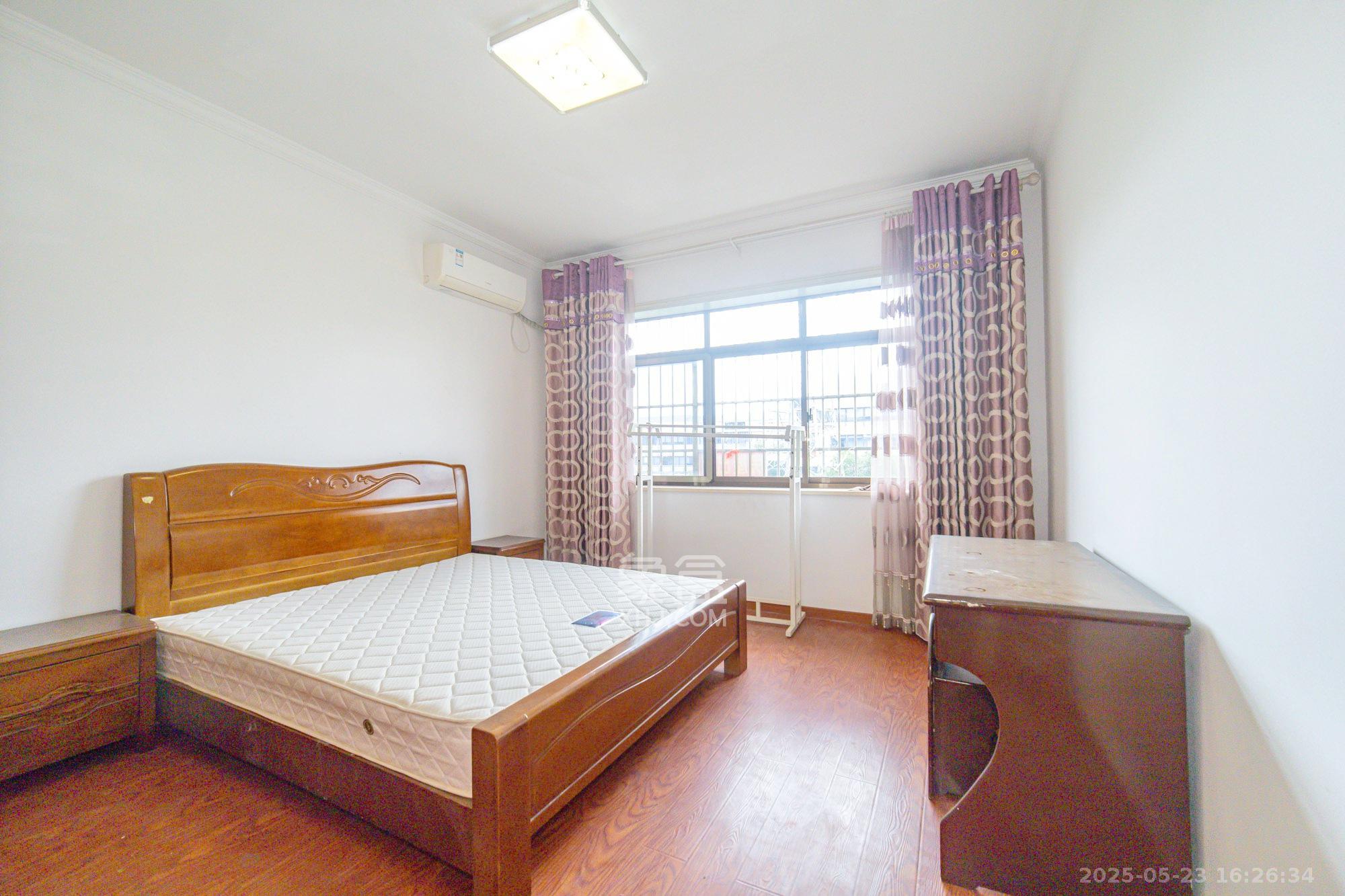 星沙三区  6室2厅2卫    131.8万卧室