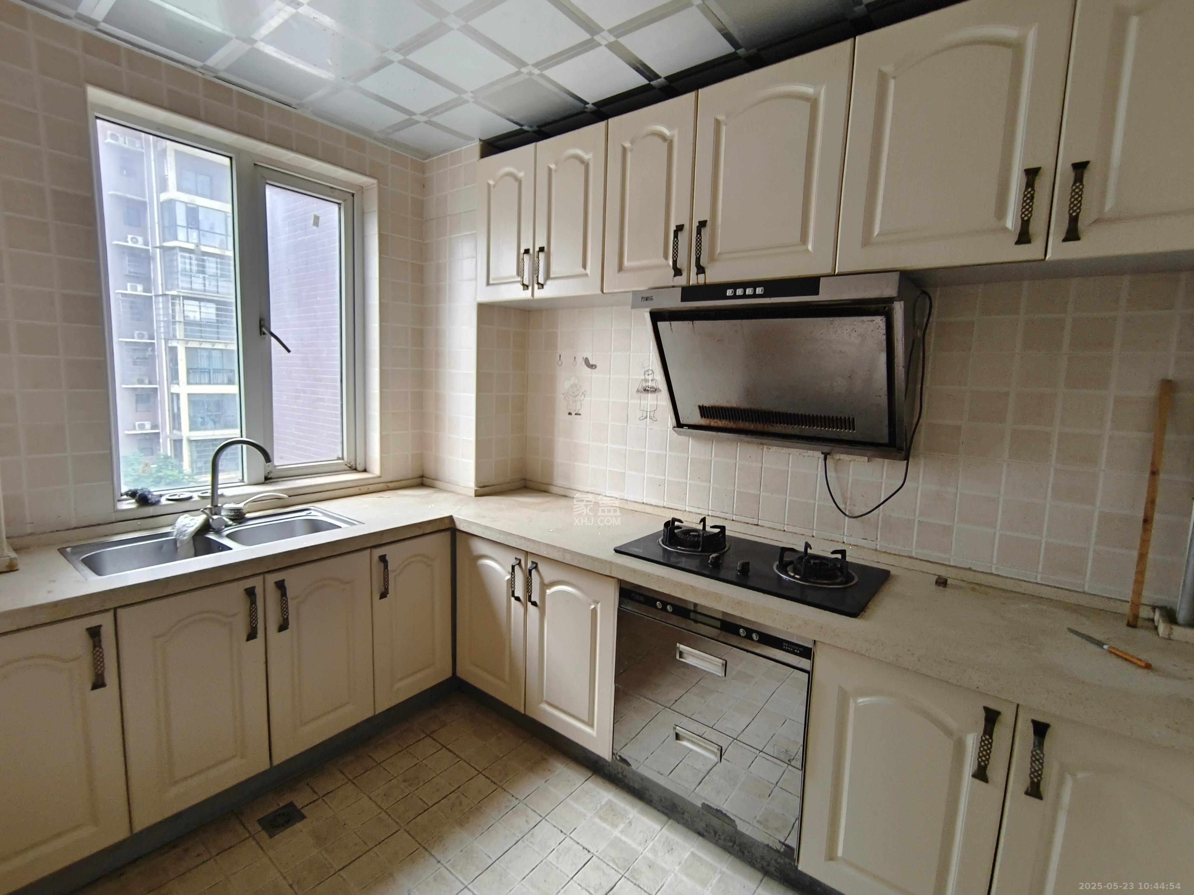 长城雅苑 3室2厅2卫 2200.0元/月 长城雅苑 3室2厅2卫 2200.0元/月室内图