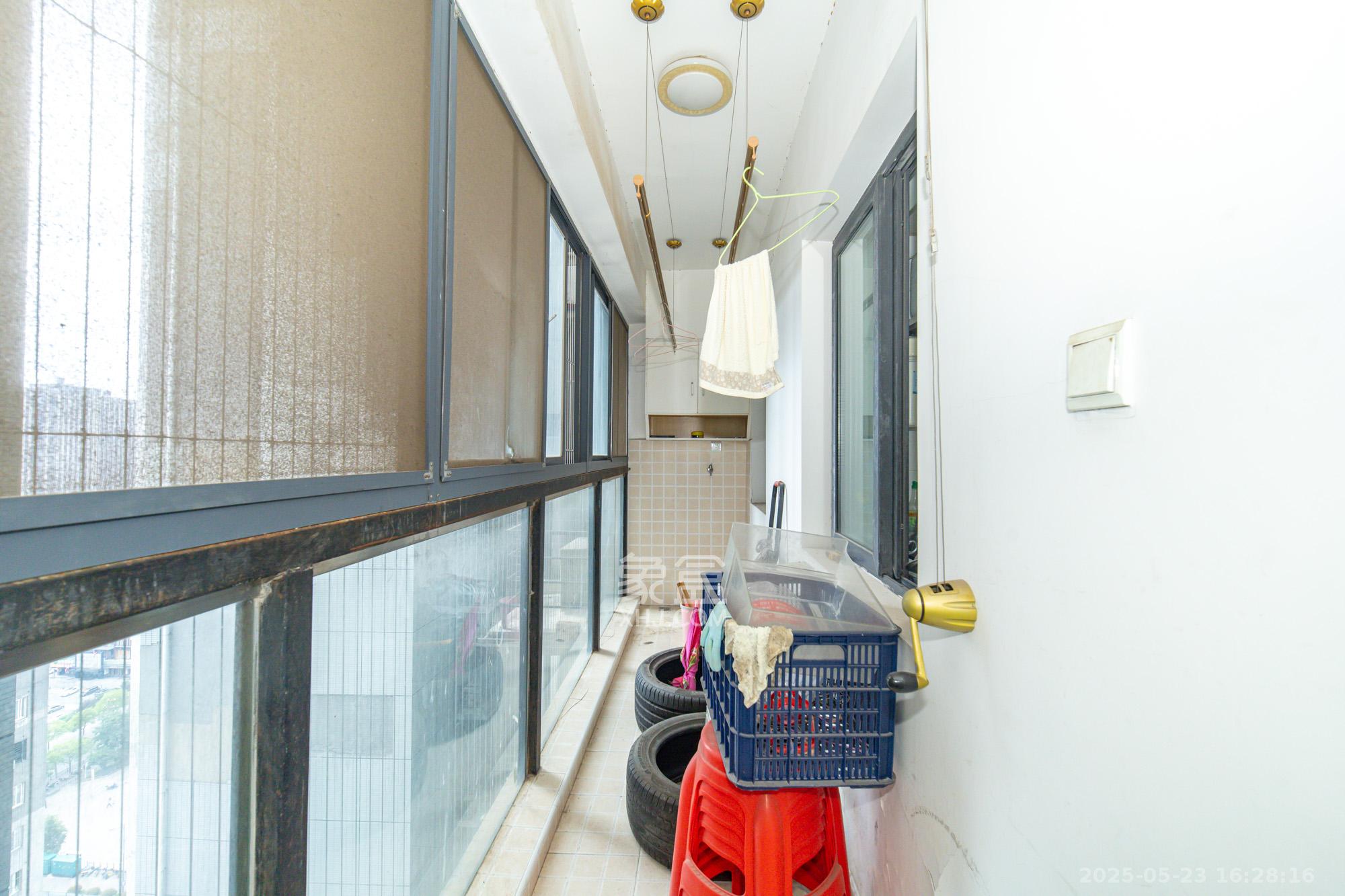 尚都花园城 3室2厅1卫 62.0万 尚都花园城 3室2厅1卫 62.0万阳台