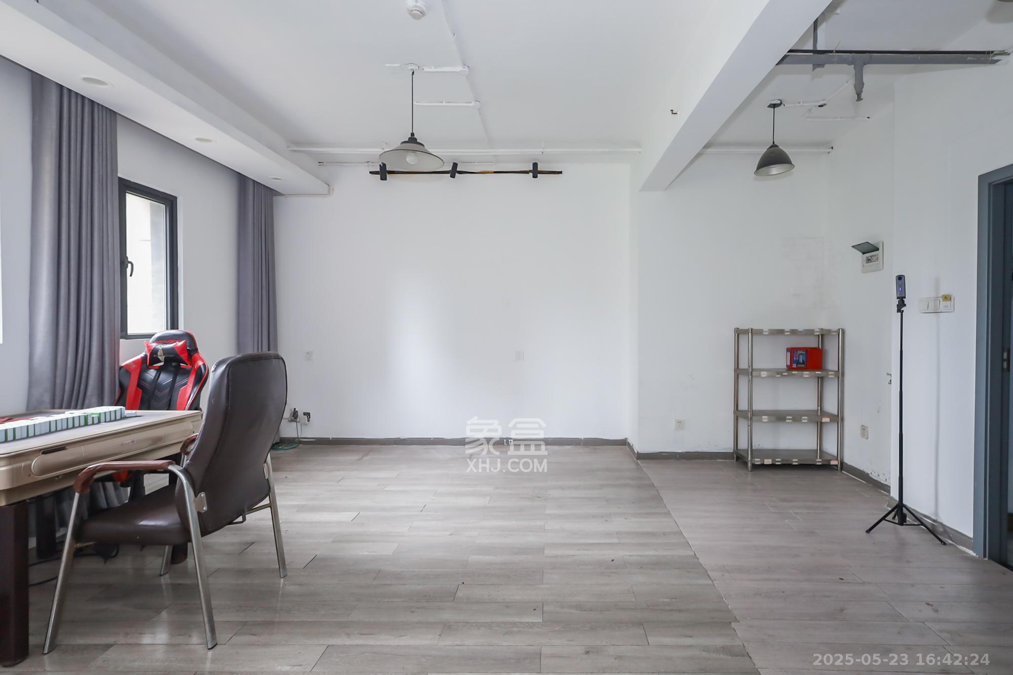 郡原广场  1室1厅1卫    34.0万 郡原广场  1室1厅1卫    34.0万