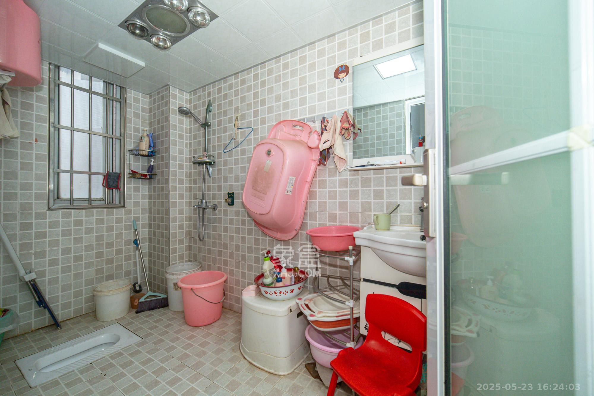 泊林晶城 2室2厅1卫 56.8万 泊林晶城 2室2厅1卫 56.8万卫生间