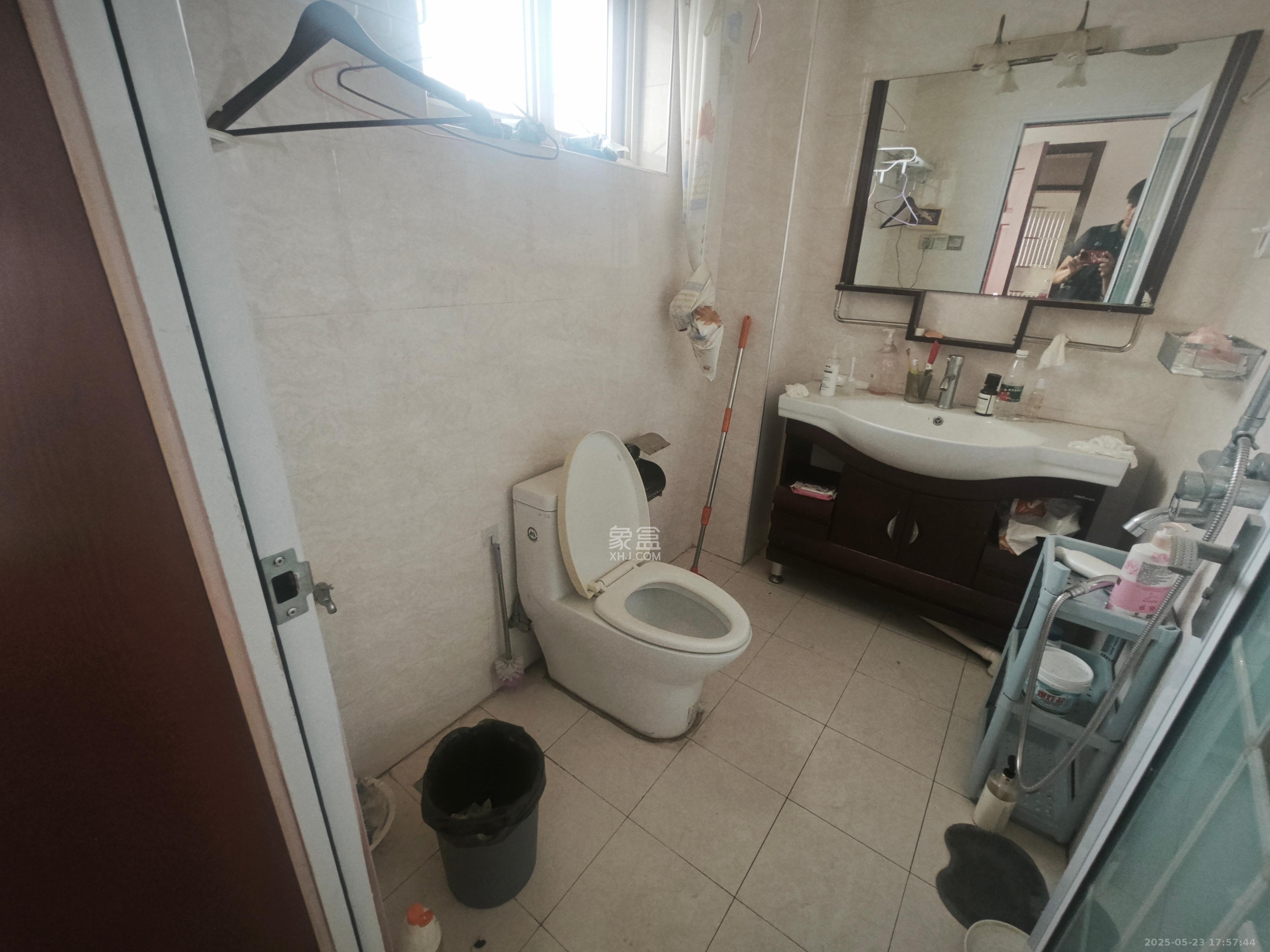 同升湖山庄 4室2厅3卫 2500.0元/月 同升湖山庄 4室2厅3卫 2500.0元/月室内图