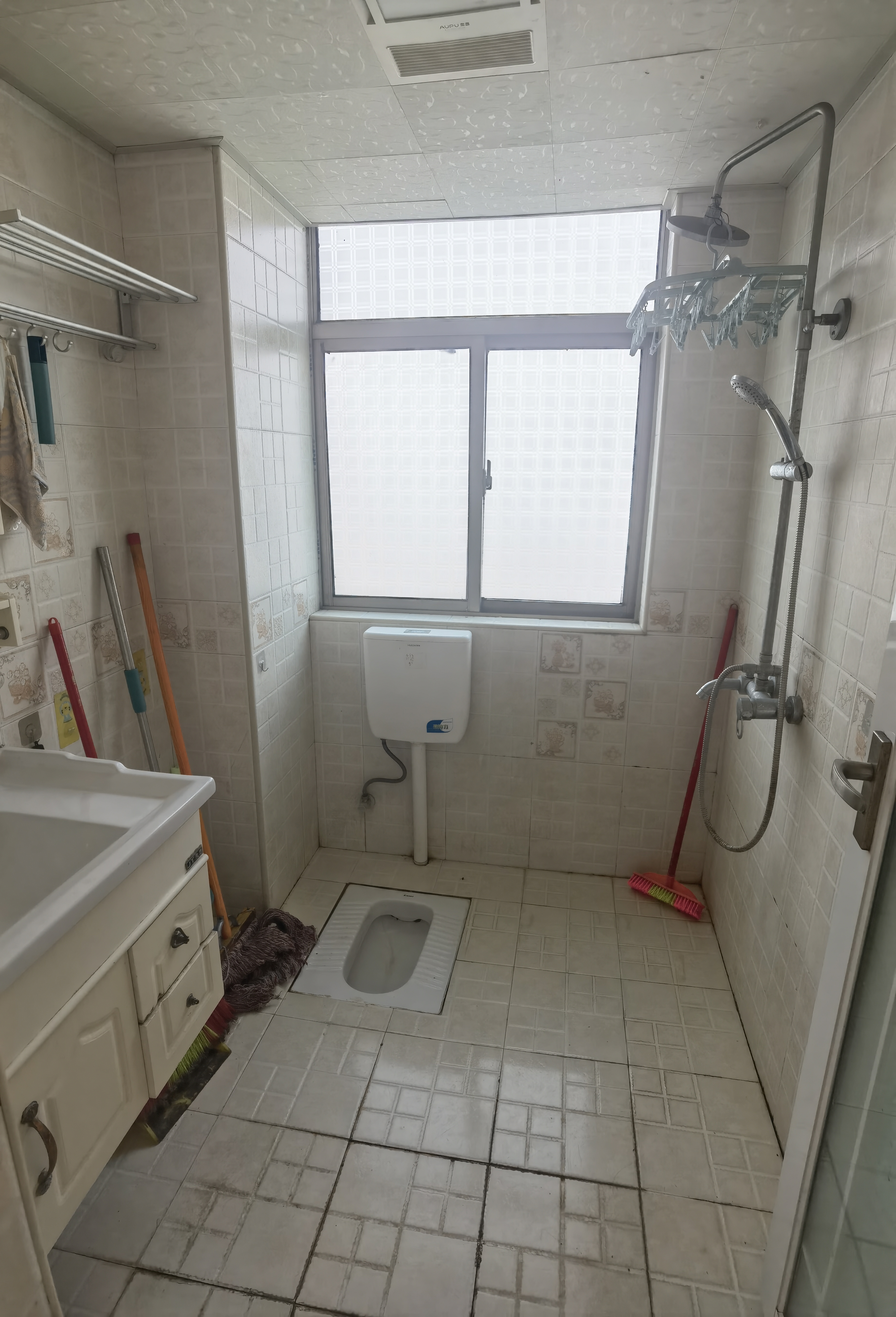 东方豪苑 2室2厅2卫 37.8万 东方豪苑 2室2厅2卫 37.8万客厅