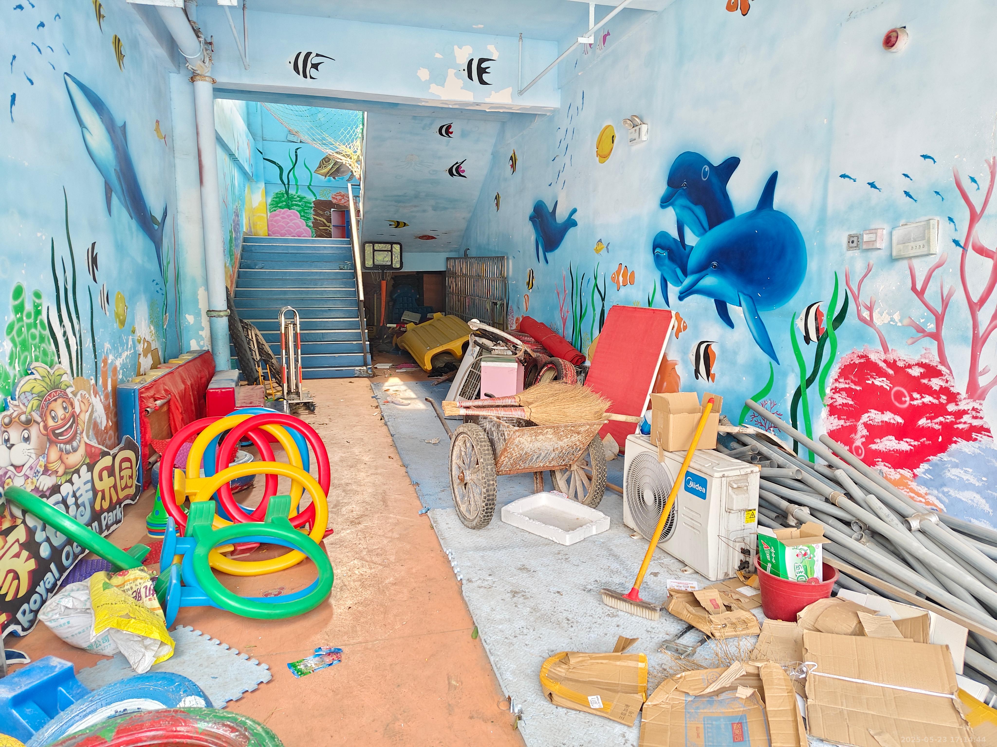 天麓尚层   374.75㎡      12000.0元/月室内图