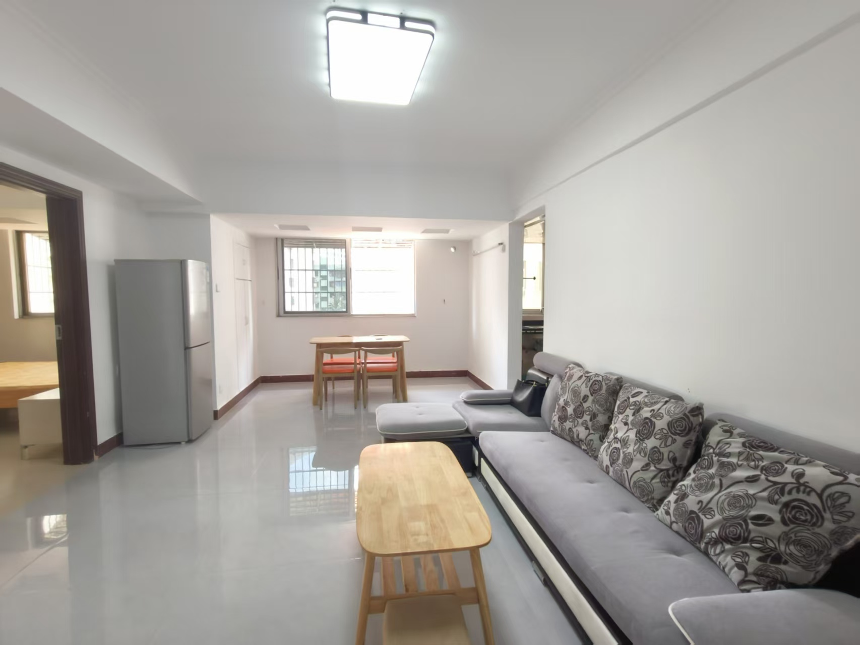 中机公寓  2室2厅1卫   2300.00元/月室内图