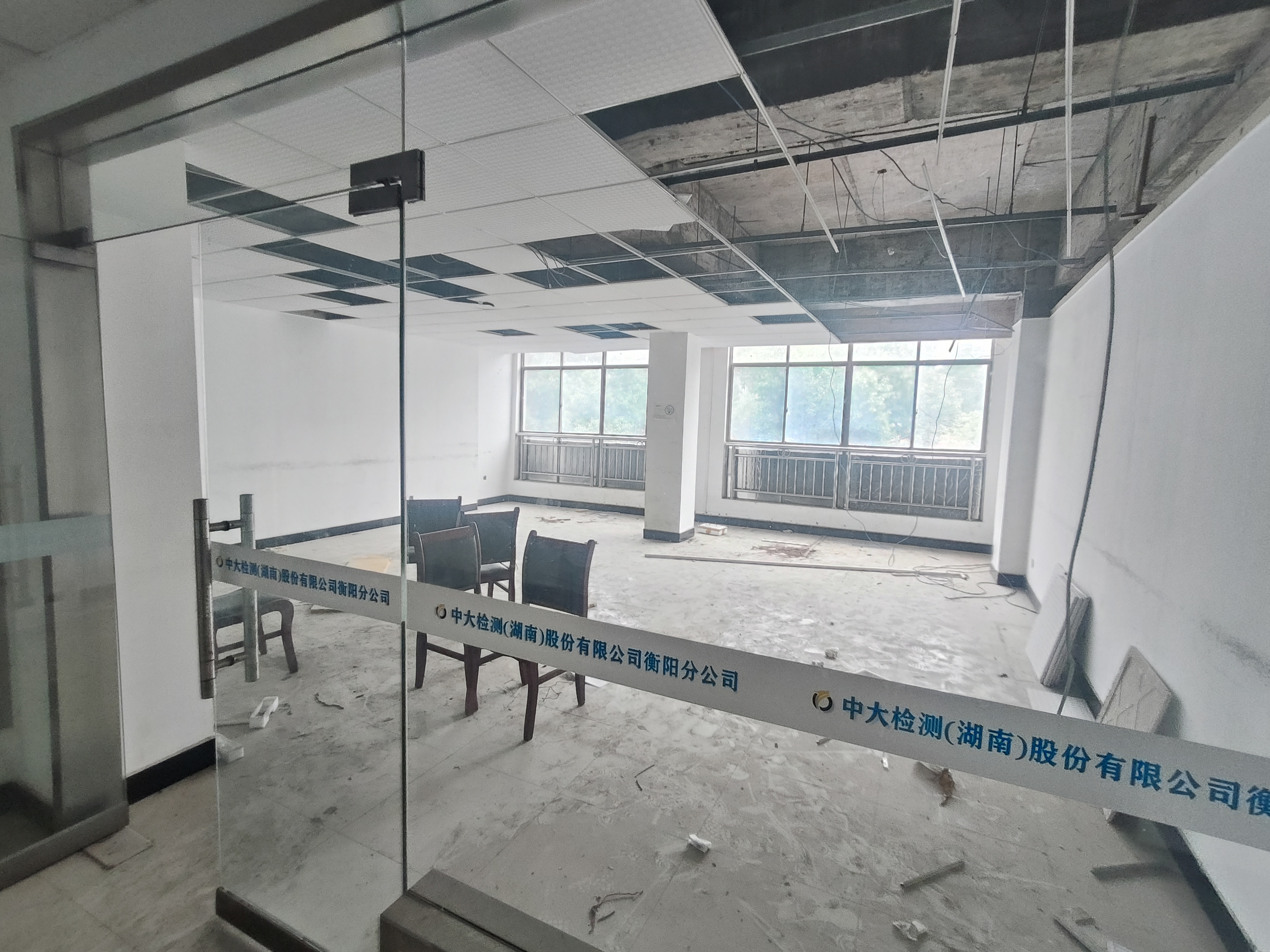 互助小区  1室1厅1卫   8000.00元/月室内图