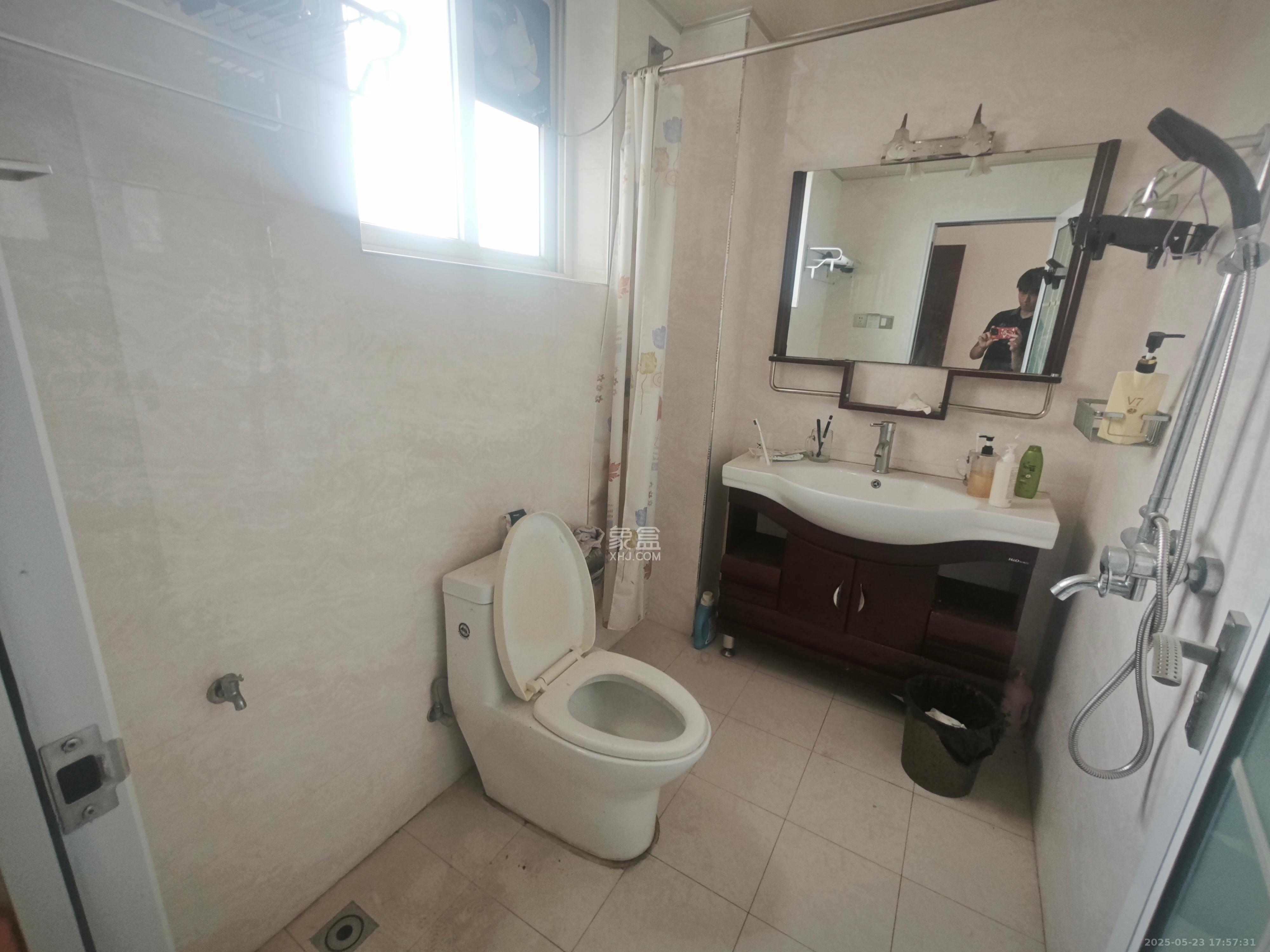 同升湖山庄 4室2厅3卫 2500.0元/月 同升湖山庄 4室2厅3卫 2500.0元/月室内图