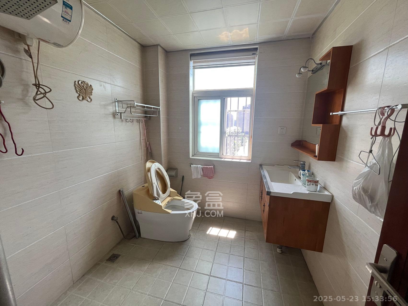 嘉盛华庭(一期、二期、三期)  3室2厅1卫    2800.0元/月 嘉盛华庭(一期、二期、三期)  3室2厅1卫    2800.0元/月室内图