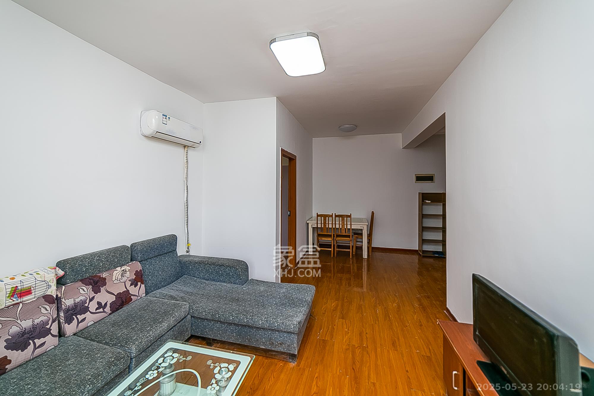 江山如画  2室1厅1卫    75.0万 江山如画  2室1厅1卫    75.0万客厅